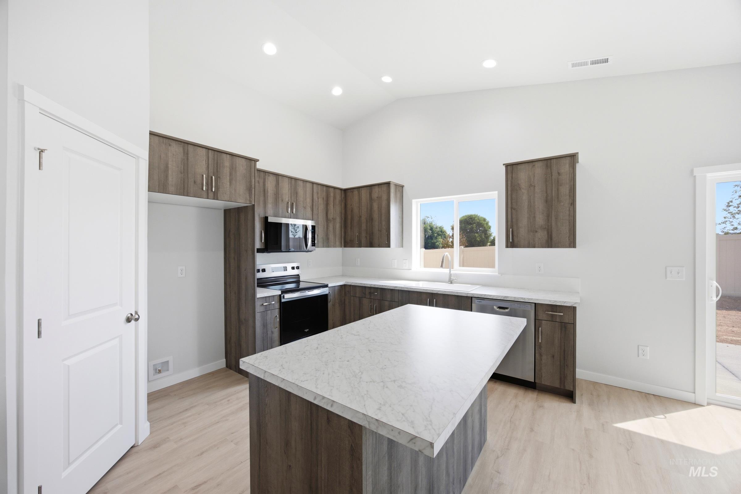308 Benbrook Ave, Caldwell, Idaho 83605, 4 Bedrooms, 2 Bathrooms, Residential For Sale, Price $454,990,MLS 98993732