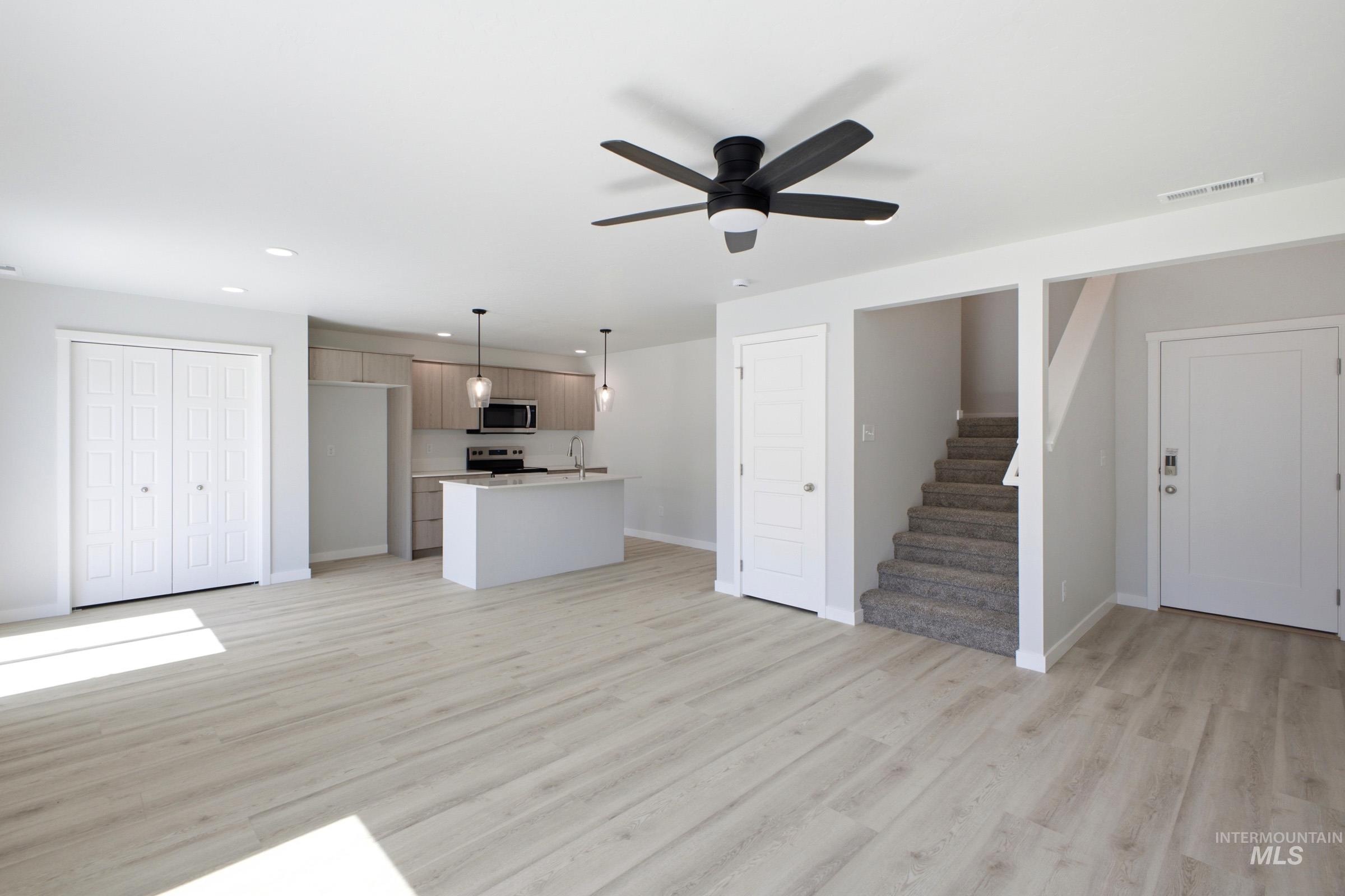 10803 Greensboro St, Caldwell, Idaho 83605, 3 Bedrooms, 2.5 Bathrooms, Residential For Sale, Price $383,990, 98993739