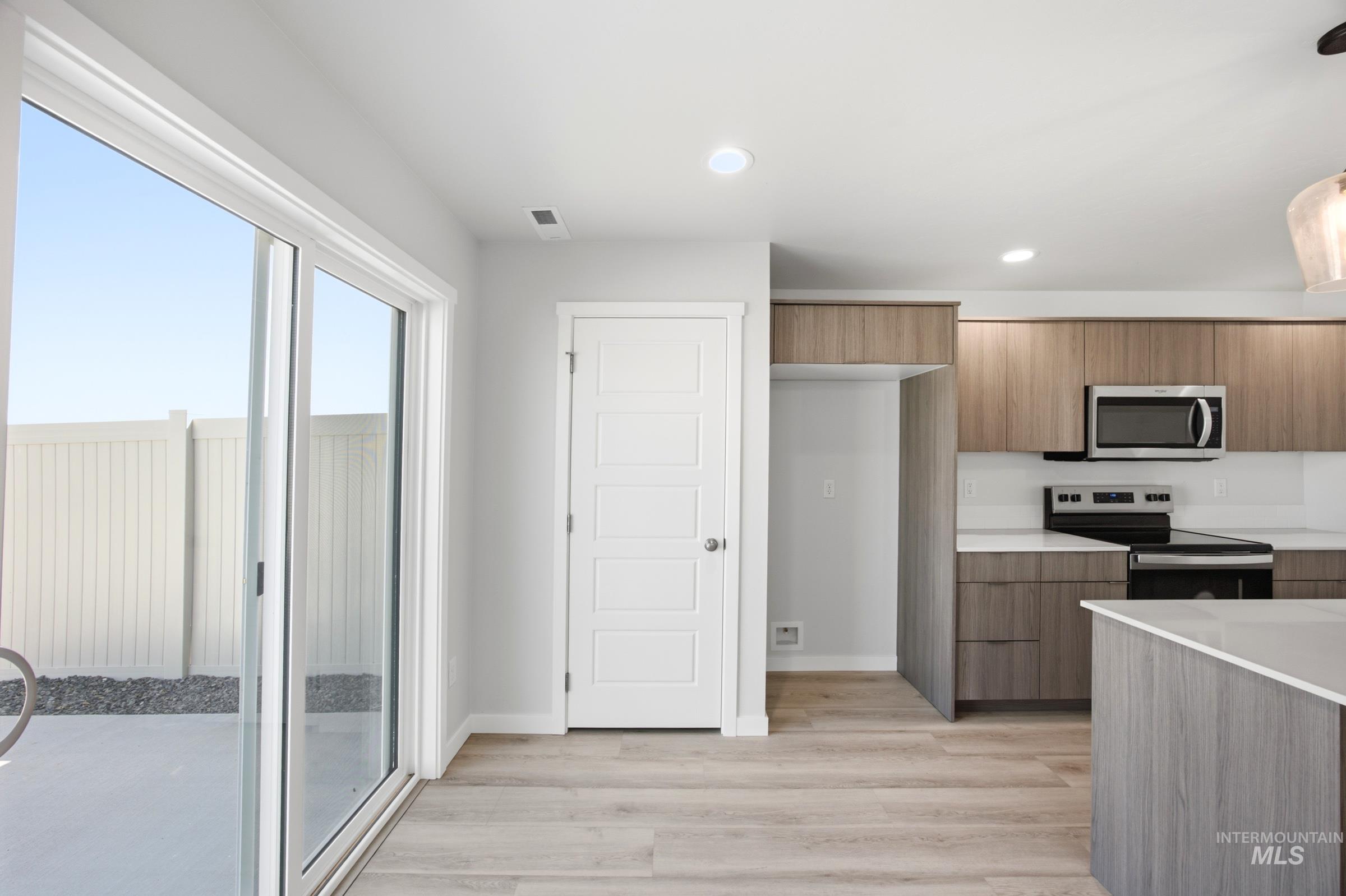 10860 Greensboro St, Caldwell, Idaho 83605, 3 Bedrooms, 2.5 Bathrooms, Residential For Sale, Price $359,990,MLS 98993742