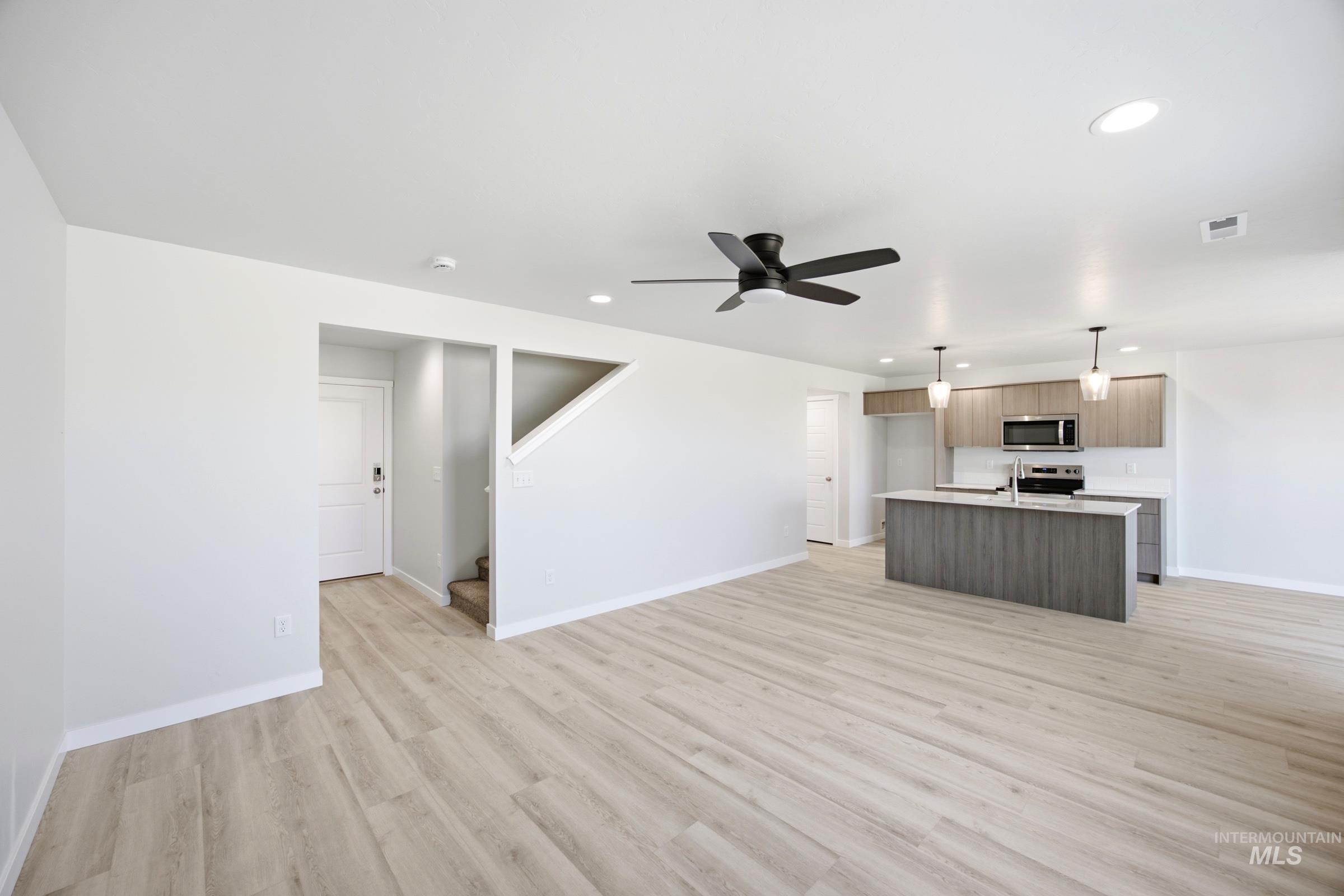 10854 Greensboro St, Caldwell, Idaho 83605, 3 Bedrooms, 2.5 Bathrooms, Residential For Sale, Price $359,990,MLS 98993743