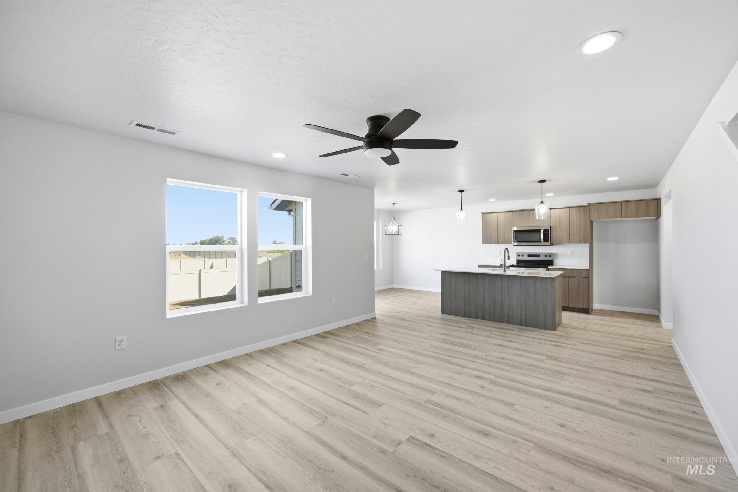 10848 Greensboro St, Caldwell, Idaho 83605, 3 Bedrooms, 2.5 Bathrooms, Residential For Sale, Price $361,990,MLS 98993744