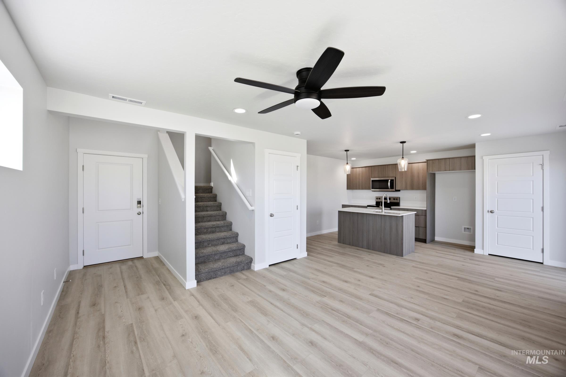 10842 Greensboro St, Caldwell, Idaho 83605, 3 Bedrooms, 2.5 Bathrooms, Residential For Sale, Price $363,990,MLS 98993745