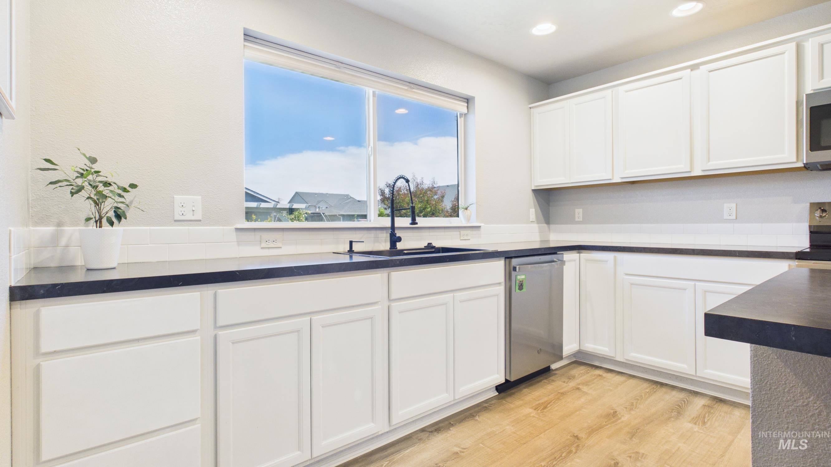 1032 Millwood Ave, Middleton, Idaho 83644, 6 Bedrooms, 3.5 Bathrooms, Residential For Sale, Price $599,000,MLS 98993749