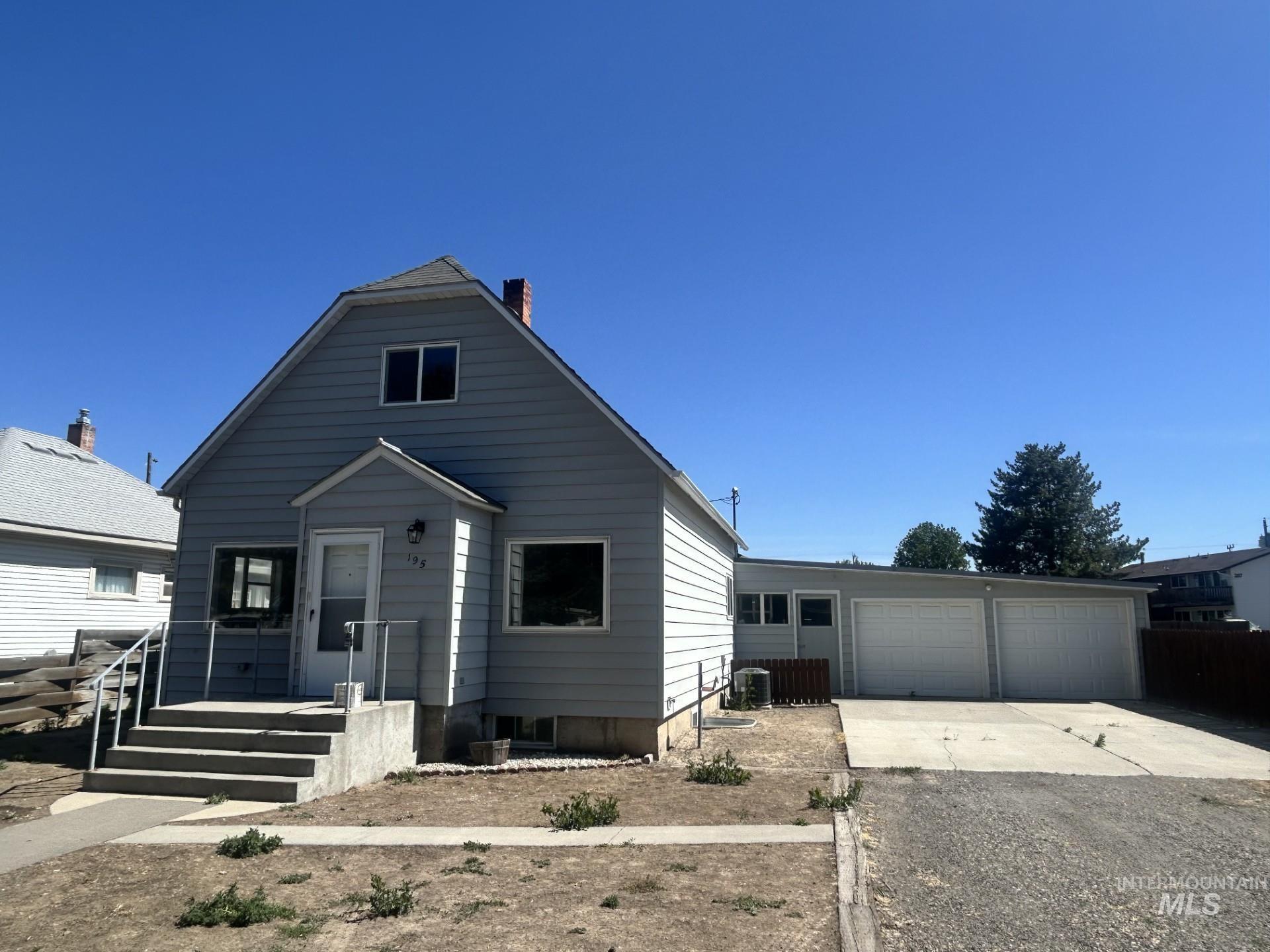 195 Wirsching Ave W, Twin Falls, Idaho 83301, 5 Bedrooms, 2.5 Bathrooms, Residential For Sale, Price $495,000,MLS 98993753