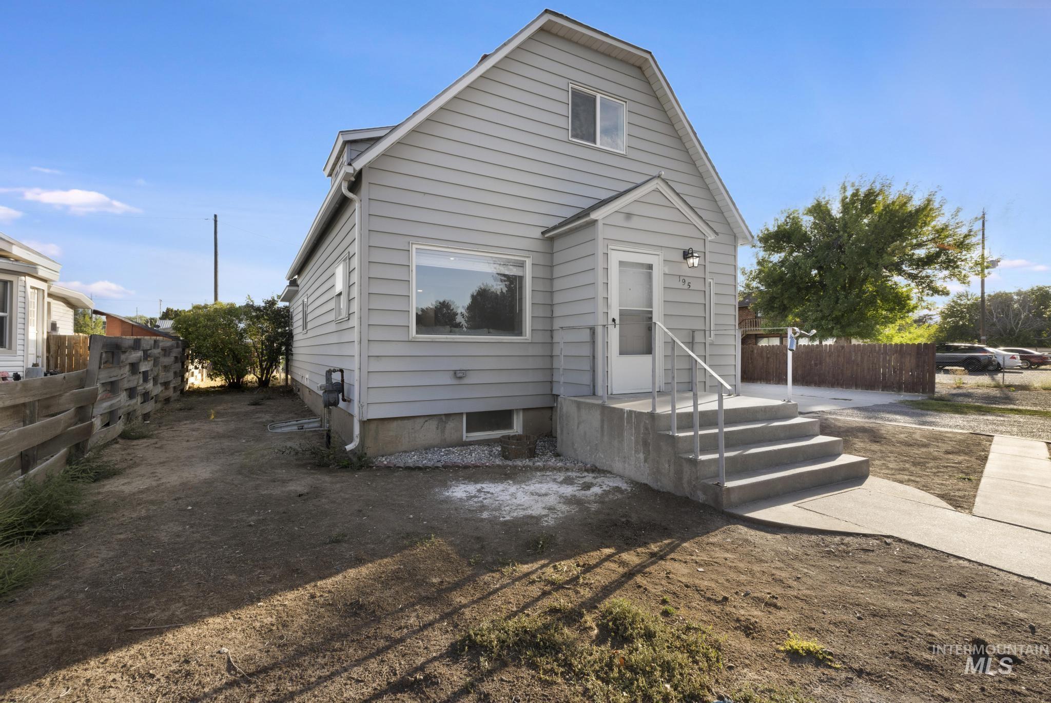 195 Wirsching Ave W, Twin Falls, Idaho 83301, 5 Bedrooms, 3 Bathrooms, Residential For Sale, Price $495,000,MLS 98993753