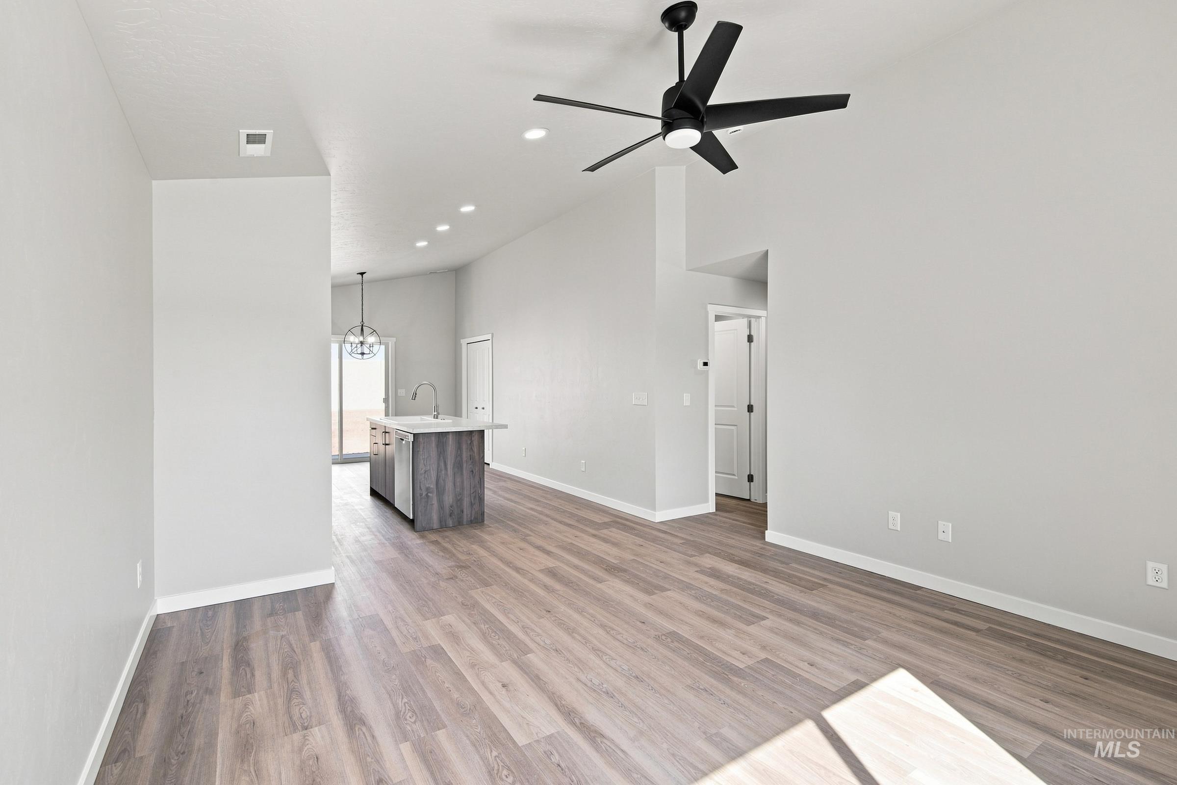 265 N Tideberry Ave, Kuna, Idaho 83634, 3 Bedrooms, 2 Bathrooms, Residential For Sale, Price $399,990,MLS 98993757