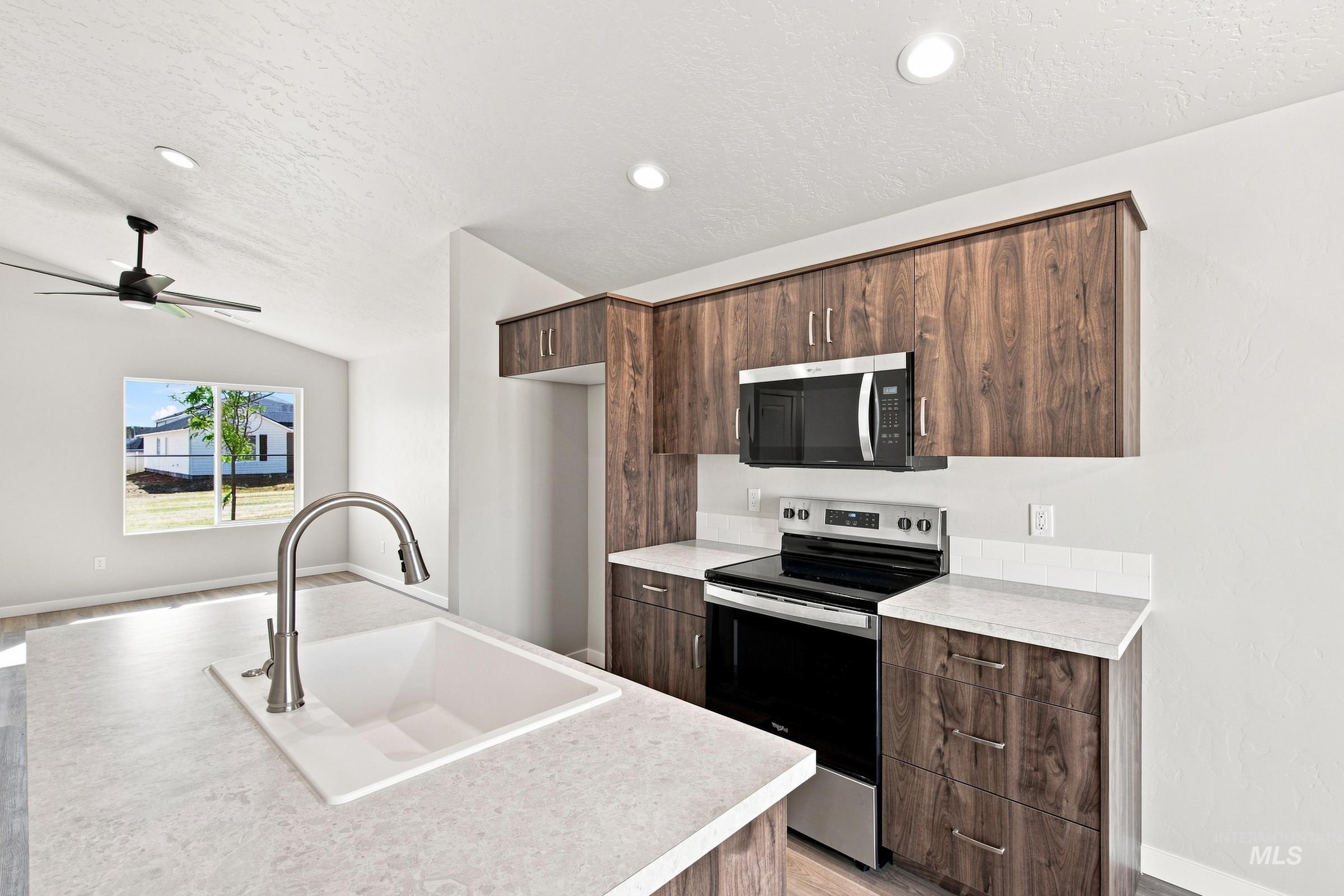 265 N Tideberry Ave, Kuna, Idaho 83634, 3 Bedrooms, 2 Bathrooms, Residential For Sale, Price $399,990,MLS 98993757