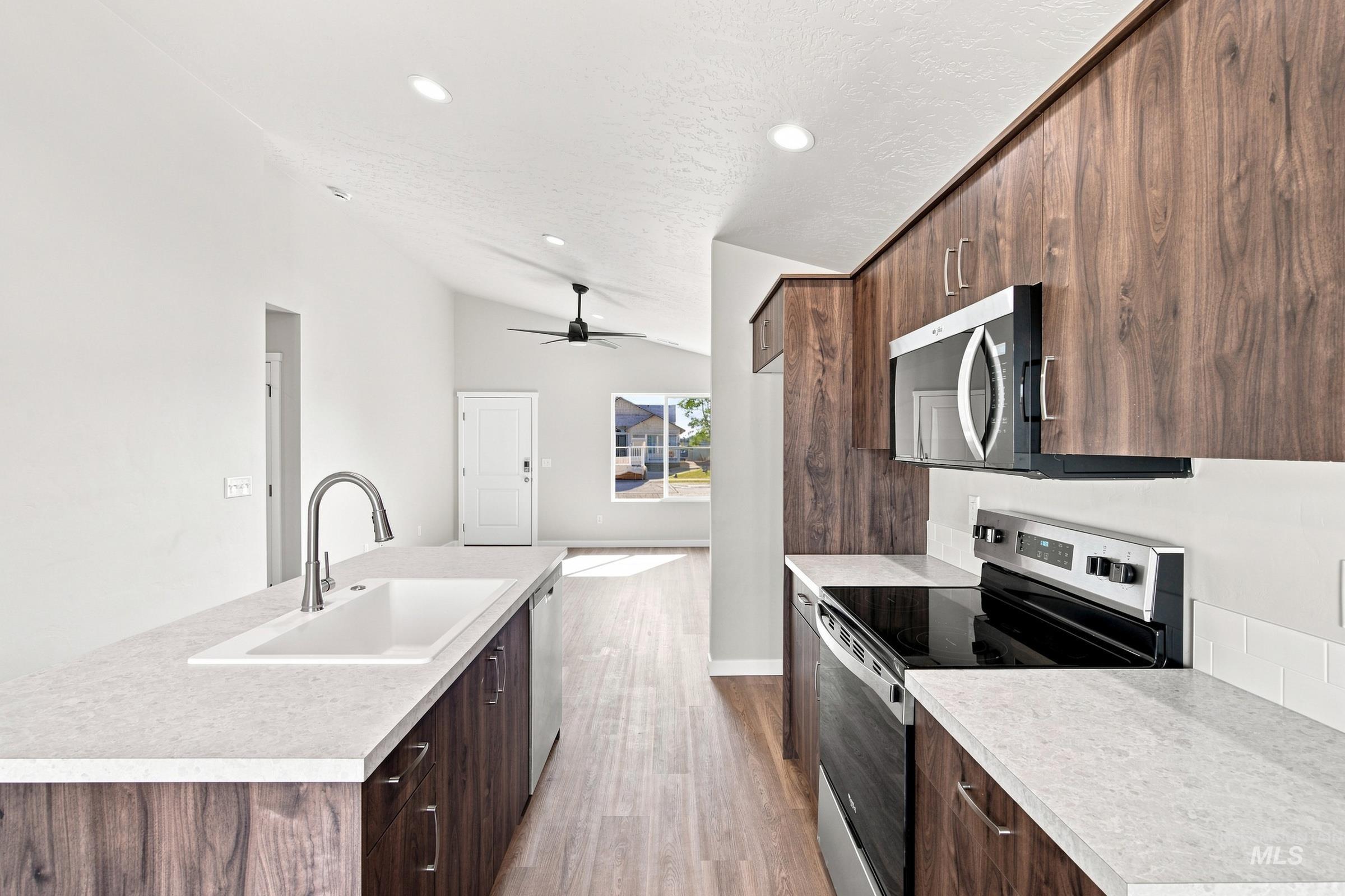 265 N Tideberry Ave, Kuna, Idaho 83634, 3 Bedrooms, 2 Bathrooms, Residential For Sale, Price $399,990,MLS 98993757