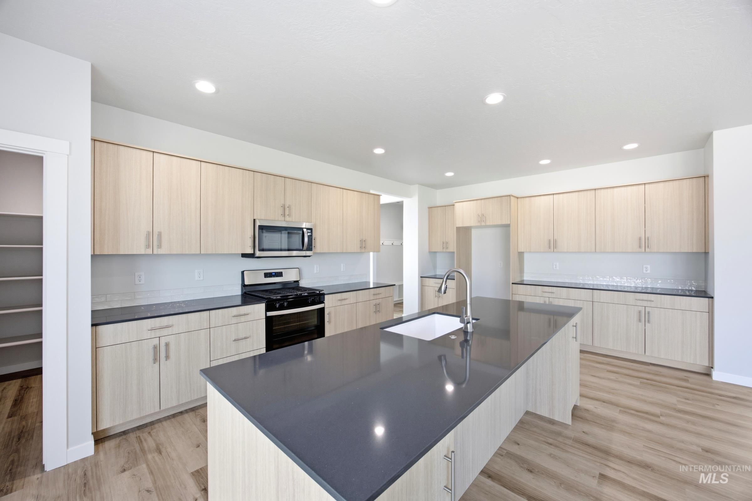 5217 S Edgecomb Way, Nampa, Idaho 83686, 5 Bedrooms, 4.5 Bathrooms, Residential For Sale, Price $744,990,MLS 98993762