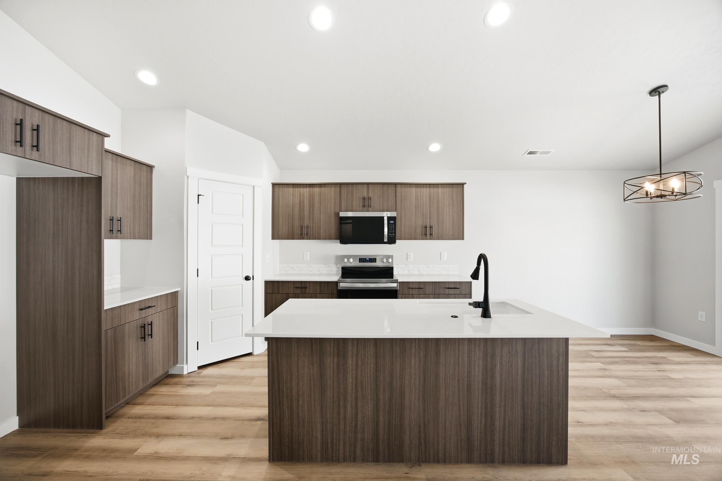 15261 Patriot Ave, Nampa, Idaho 83651, 3 Bedrooms, 2 Bathrooms, Residential For Sale, Price $434,990,MLS 98993767