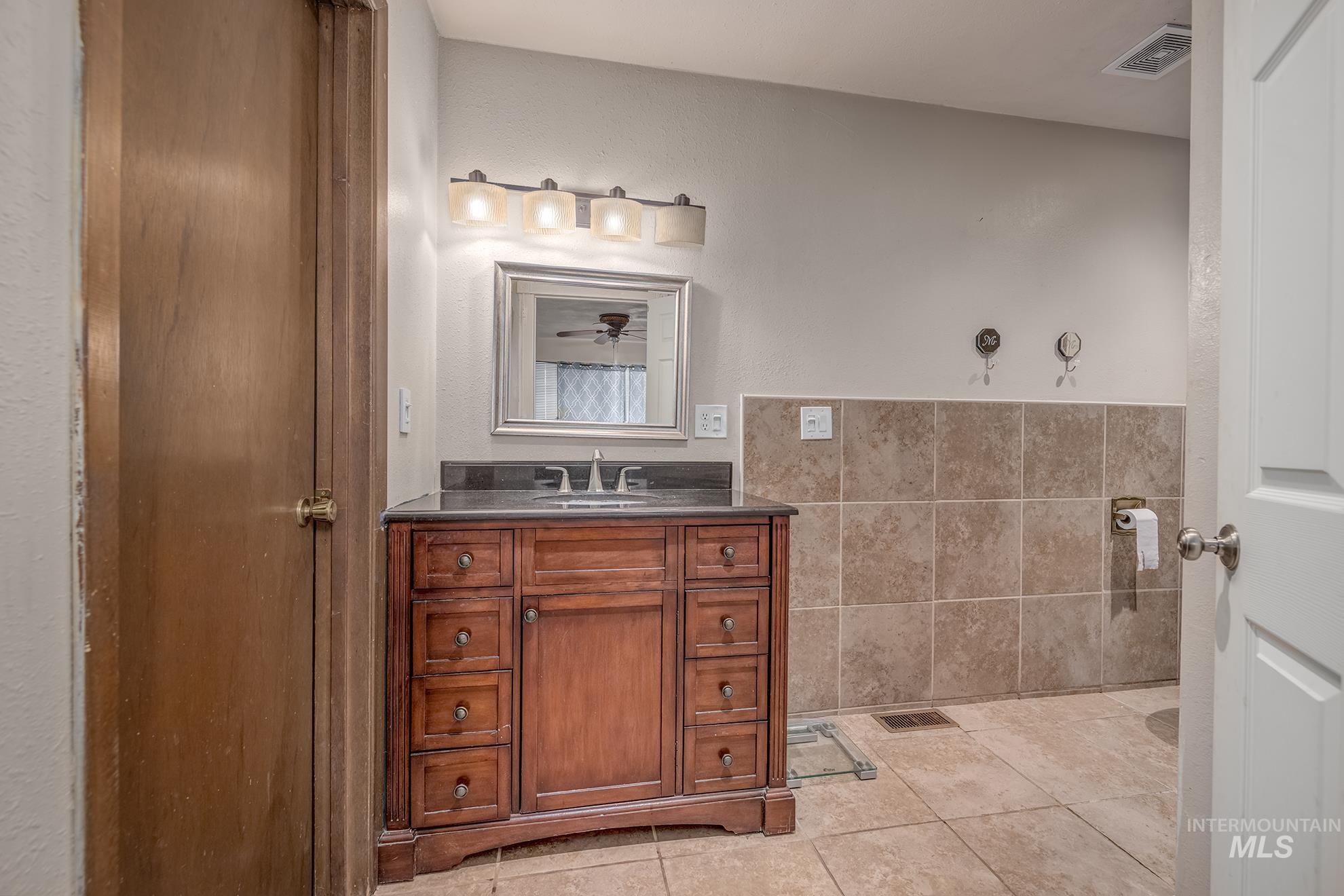 2014 NW 5th Ave., Ontario, Oregon 97914, 3 Bedrooms, 2.5 Bathrooms, Residential For Sale, Price $349,000,MLS 98993794