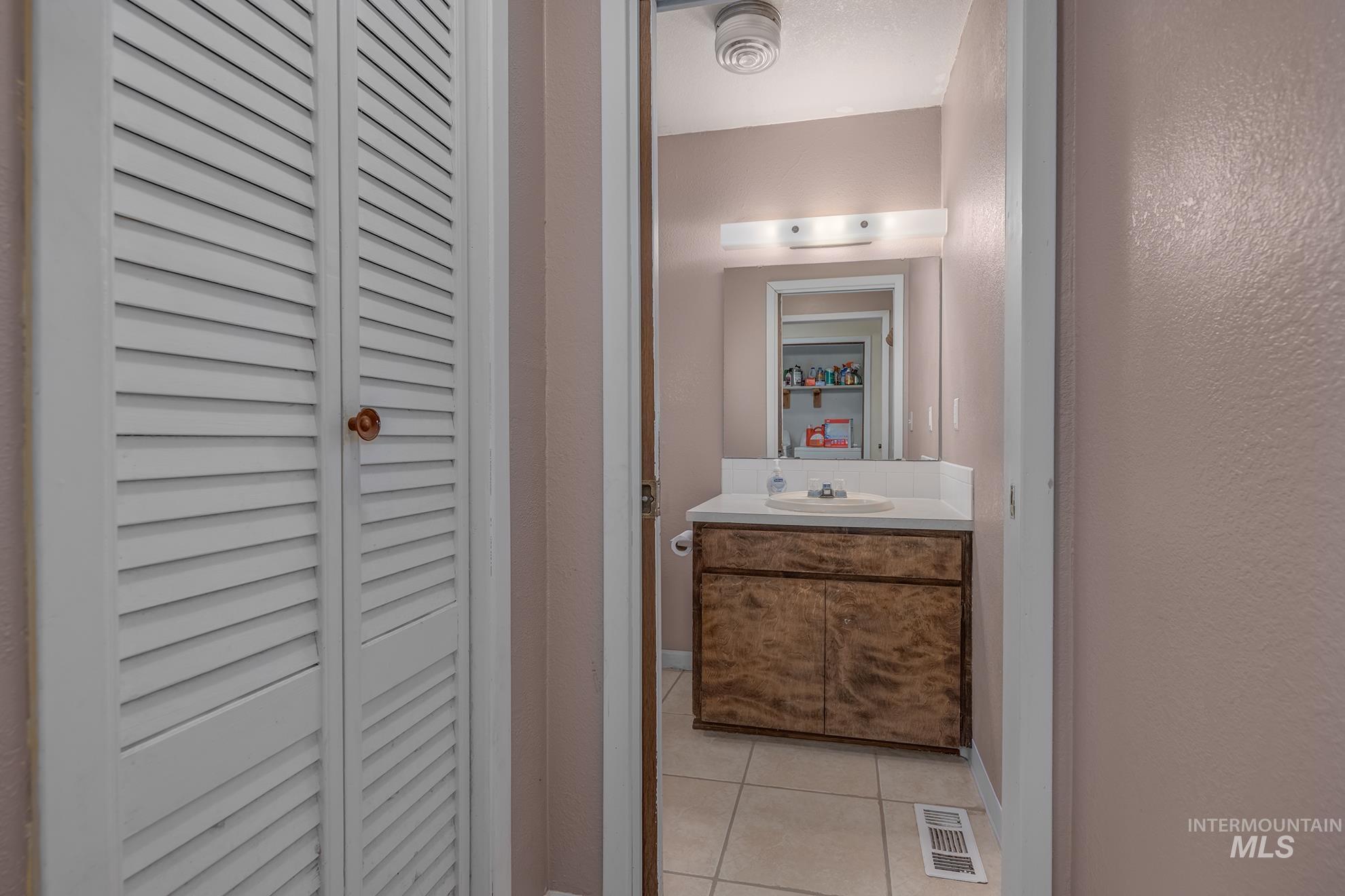 2014 NW 5th Ave., Ontario, Oregon 97914, 3 Bedrooms, 2.5 Bathrooms, Residential For Sale, Price $349,000,MLS 98993794