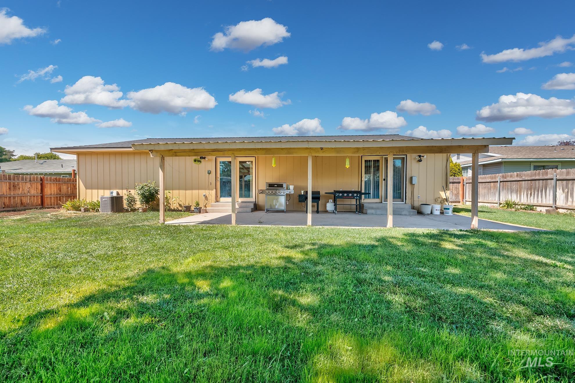 2014 NW 5th Ave., Ontario, Oregon 97914, 3 Bedrooms, 2.5 Bathrooms, Residential For Sale, Price $349,000,MLS 98993794