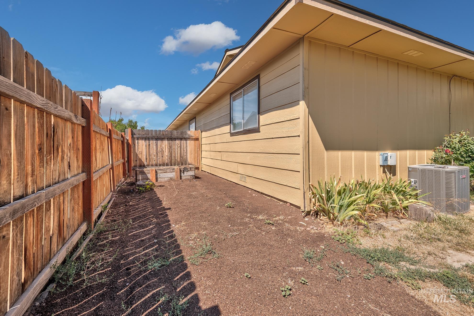 2014 NW 5th Ave., Ontario, Oregon 97914, 3 Bedrooms, 2.5 Bathrooms, Residential For Sale, Price $349,000,MLS 98993794