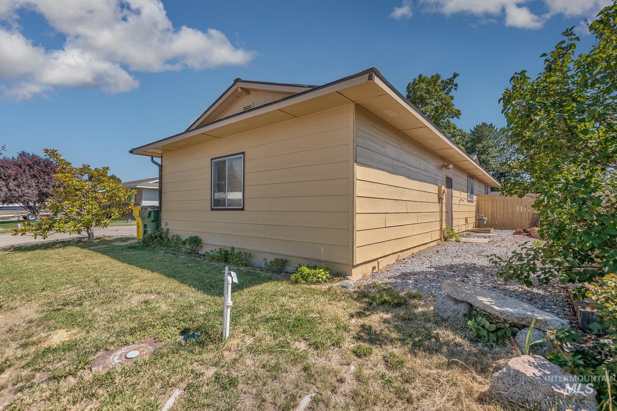 2014 NW 5th Ave., Ontario, Oregon 97914, 3 Bedrooms, 2.5 Bathrooms, Residential For Sale, Price $349,000,MLS 98993794