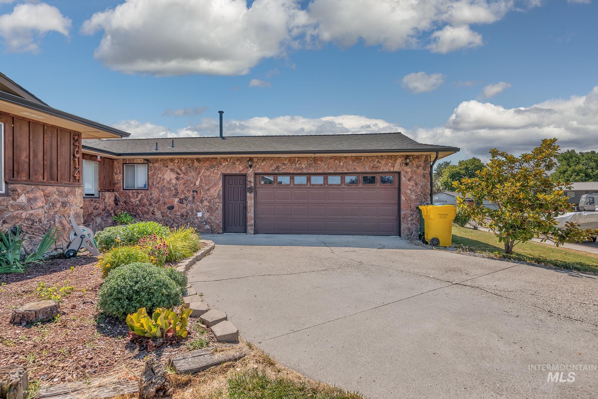 2014 NW 5th Ave., Ontario, Oregon 97914, 3 Bedrooms, 2.5 Bathrooms, Residential For Sale, Price $349,000,MLS 98993794