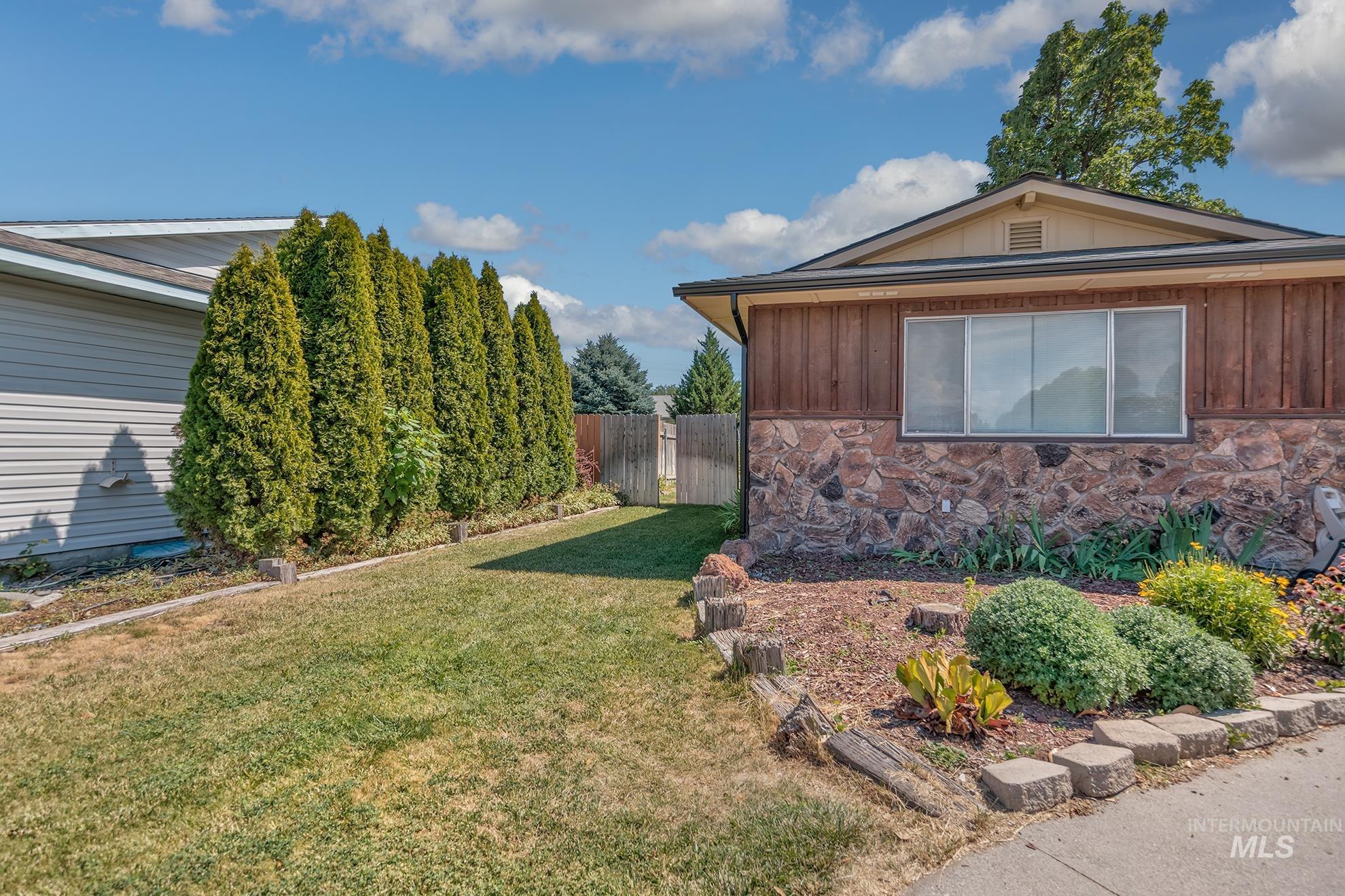 2014 NW 5th Ave., Ontario, Oregon 97914, 3 Bedrooms, 2.5 Bathrooms, Residential For Sale, Price $349,000,MLS 98993794