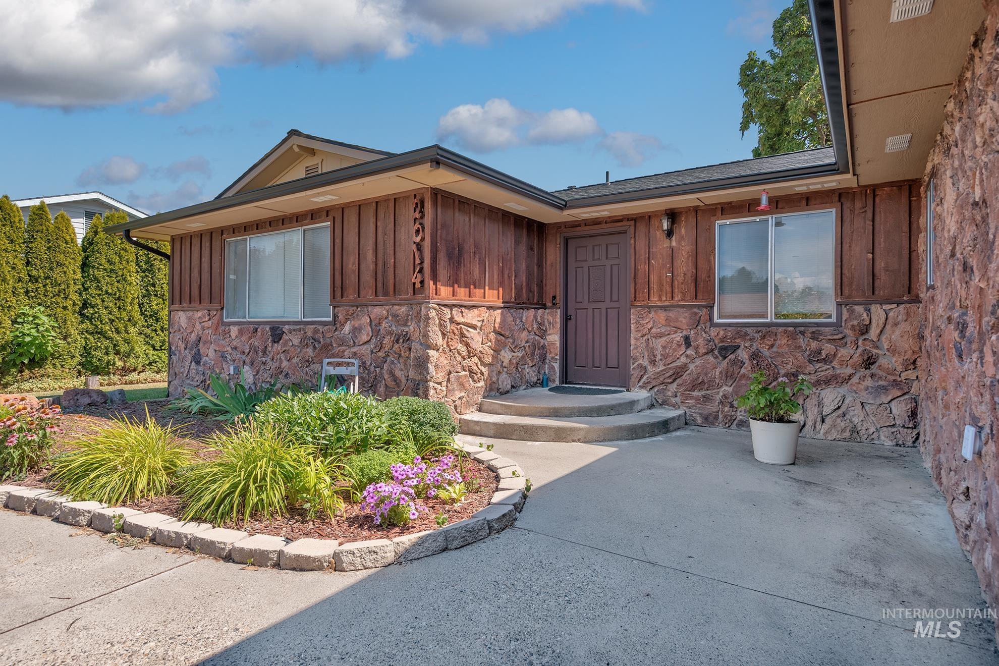 2014 NW 5th Ave., Ontario, Oregon 97914, 3 Bedrooms, 2.5 Bathrooms, Residential For Sale, Price $349,000,MLS 98993794