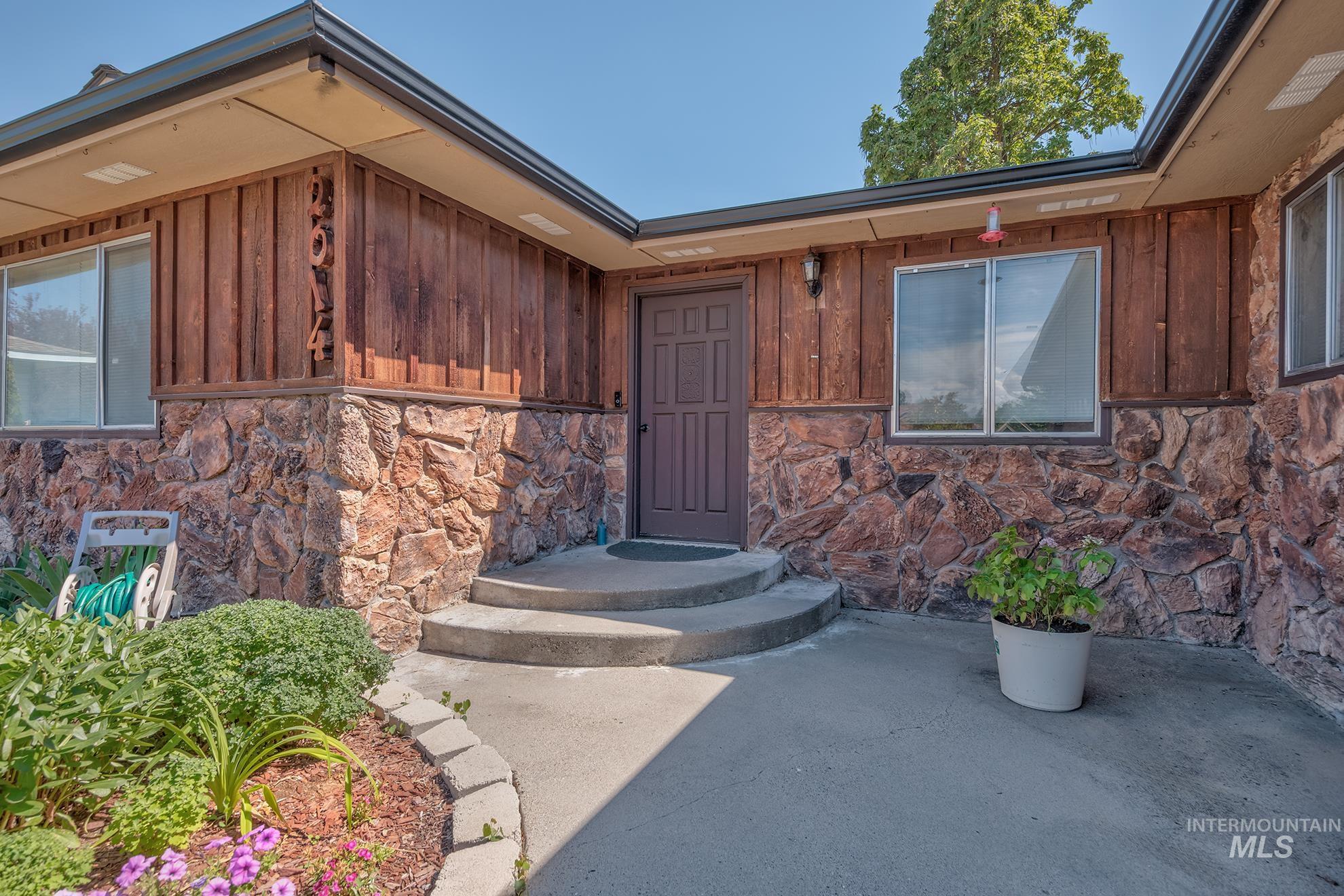 2014 NW 5th Ave., Ontario, Oregon 97914, 3 Bedrooms, 2.5 Bathrooms, Residential For Sale, Price $349,000,MLS 98993794