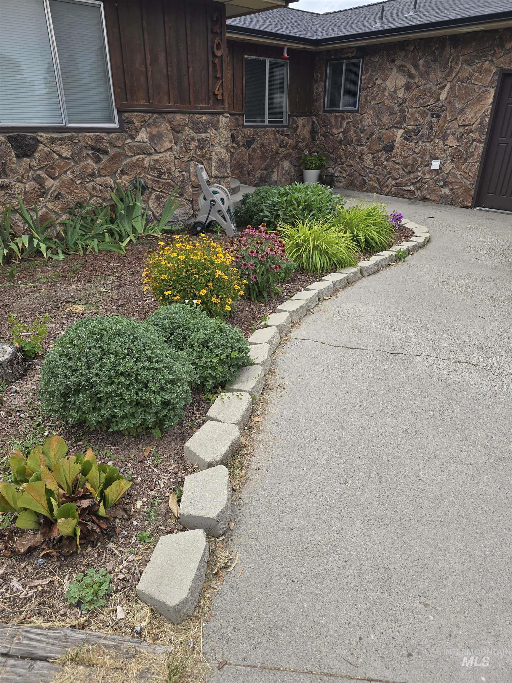 2014 NW 5th Ave., Ontario, Oregon 97914, 3 Bedrooms, 2.5 Bathrooms, Residential For Sale, Price $349,000,MLS 98993794