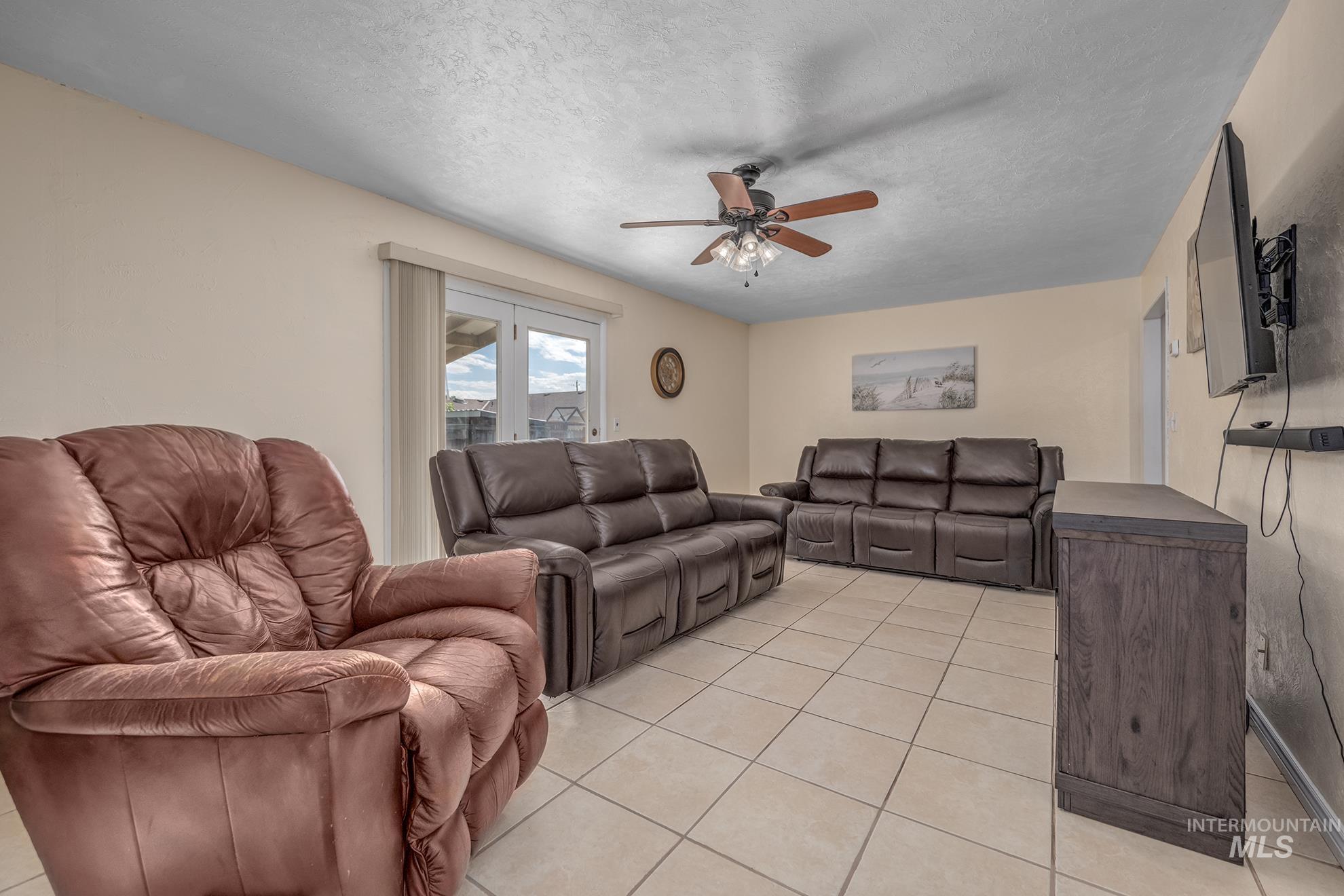 2014 NW 5th Ave., Ontario, Oregon 97914, 3 Bedrooms, 2.5 Bathrooms, Residential For Sale, Price $349,000,MLS 98993794