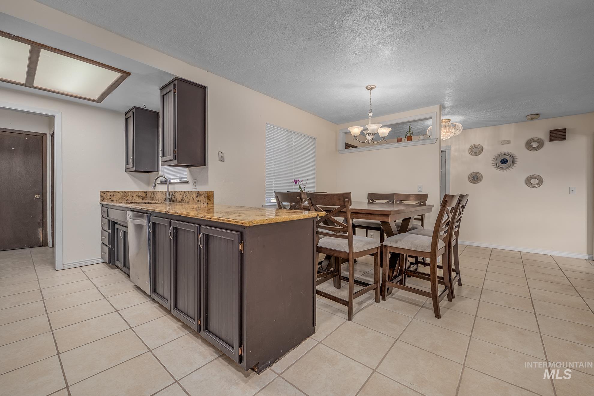 2014 NW 5th Ave., Ontario, Oregon 97914, 3 Bedrooms, 2.5 Bathrooms, Residential For Sale, Price $349,000,MLS 98993794