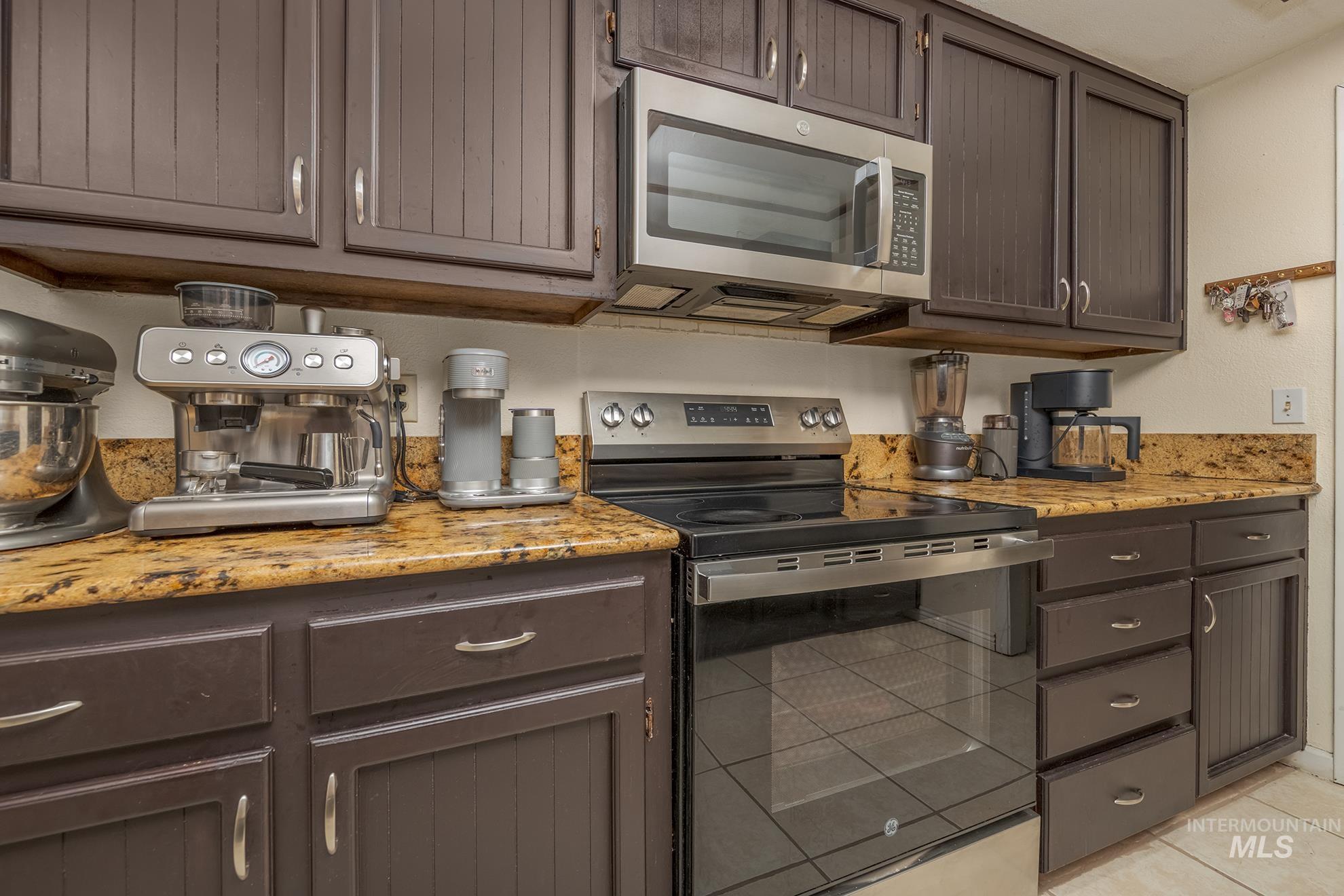 2014 NW 5th Ave., Ontario, Oregon 97914, 3 Bedrooms, 2.5 Bathrooms, Residential For Sale, Price $349,000,MLS 98993794