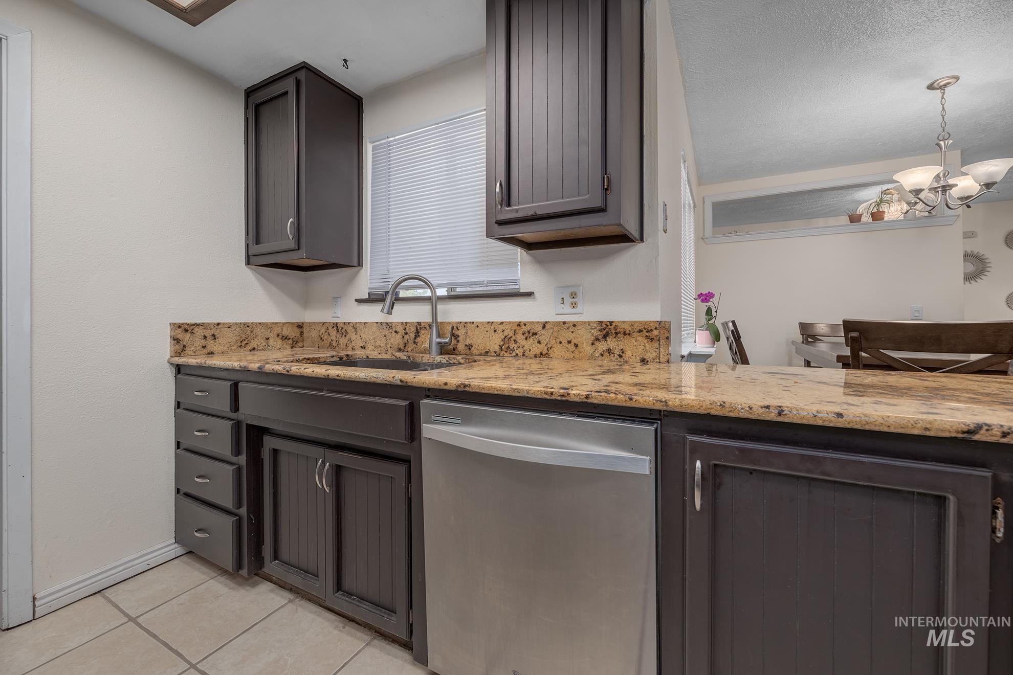 2014 NW 5th Ave., Ontario, Oregon 97914, 3 Bedrooms, 2.5 Bathrooms, Residential For Sale, Price $349,000,MLS 98993794