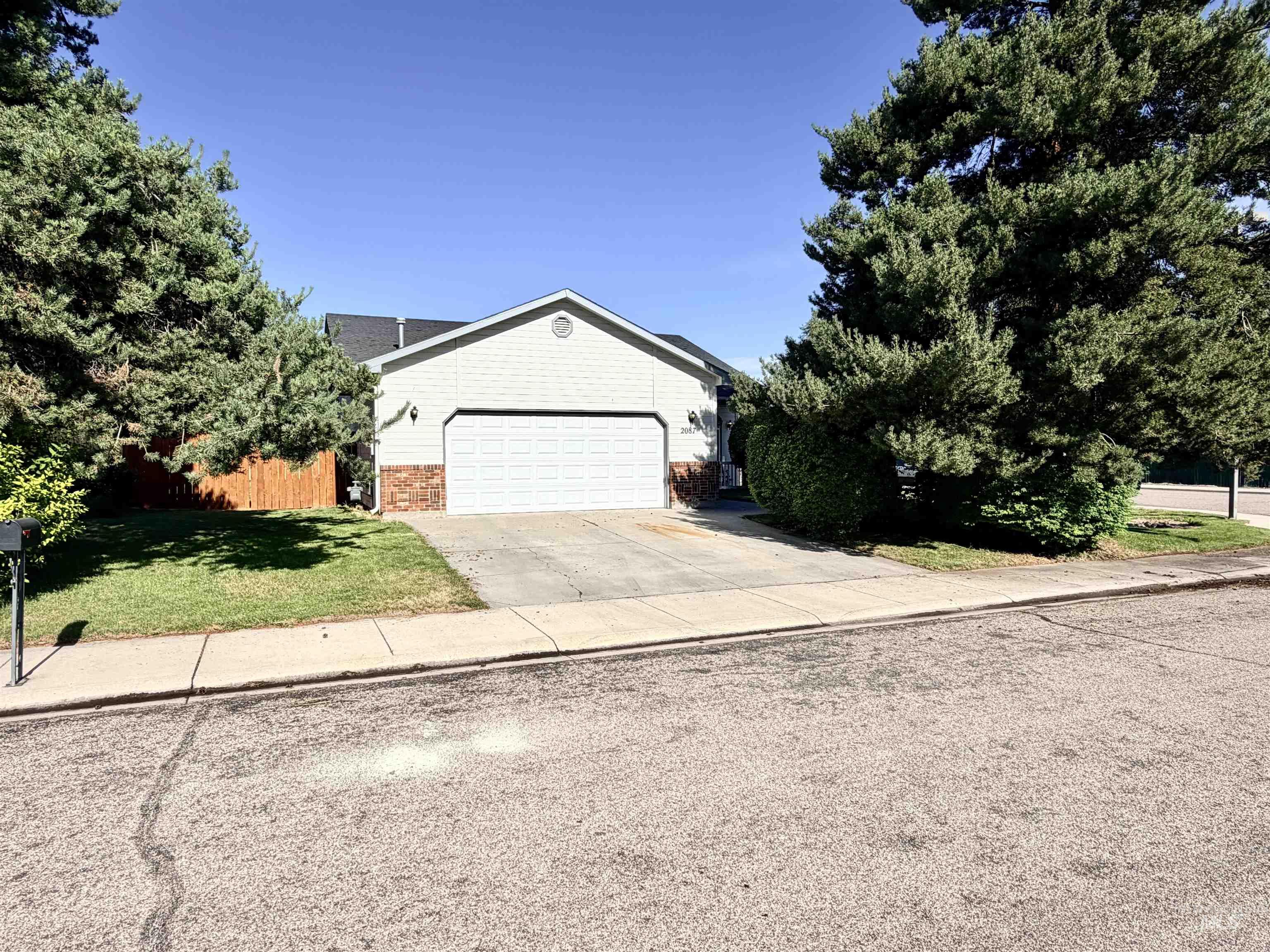 2087 S GULL COVE AVE, Meridian, Idaho 83642, 3 Bedrooms, 2 Bathrooms, Residential For Sale, Price $430,000,MLS 98993809