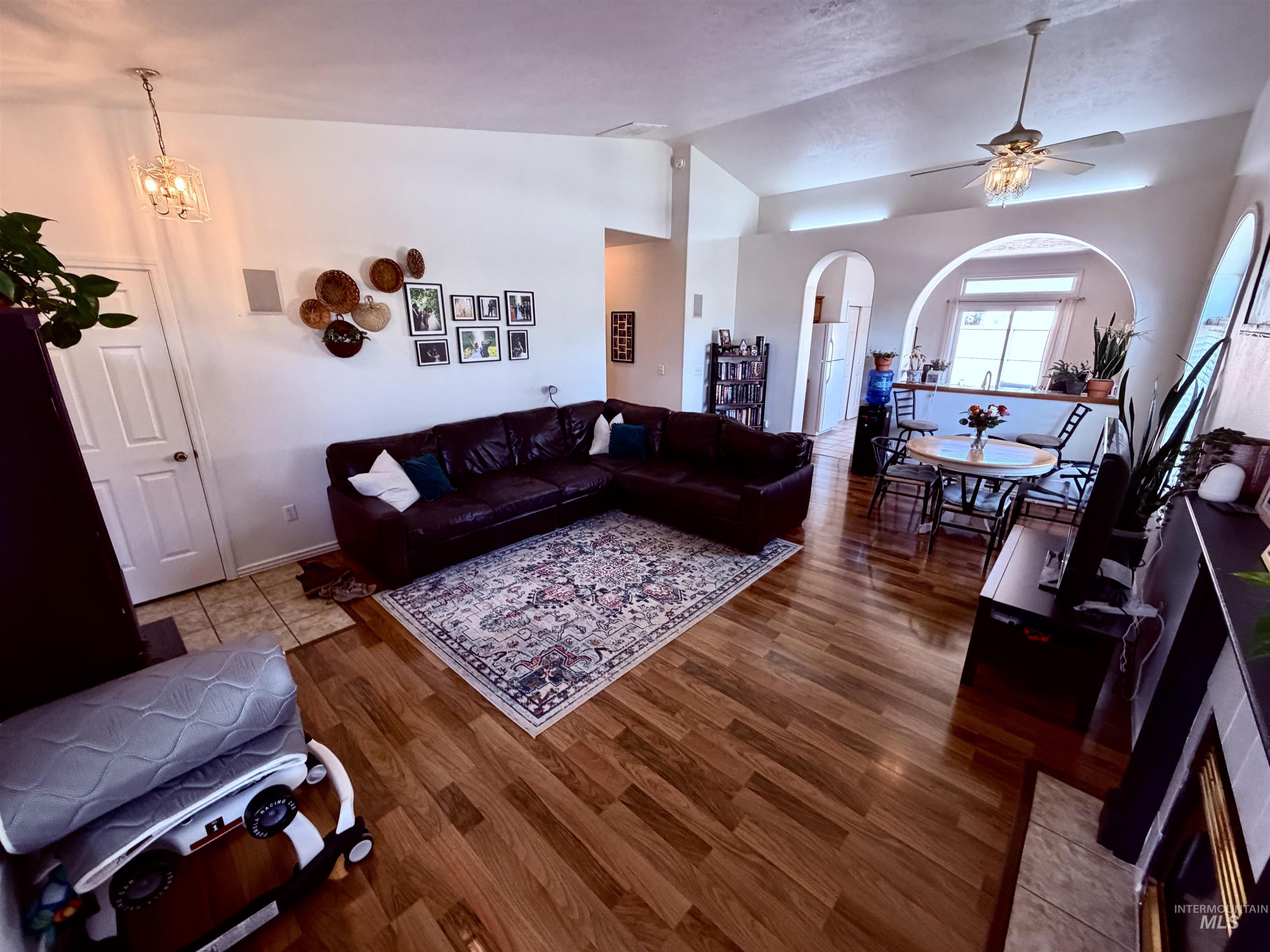 2087 S GULL COVE AVE, Meridian, Idaho 83642, 3 Bedrooms, 2 Bathrooms, Residential For Sale, Price $430,000,MLS 98993809