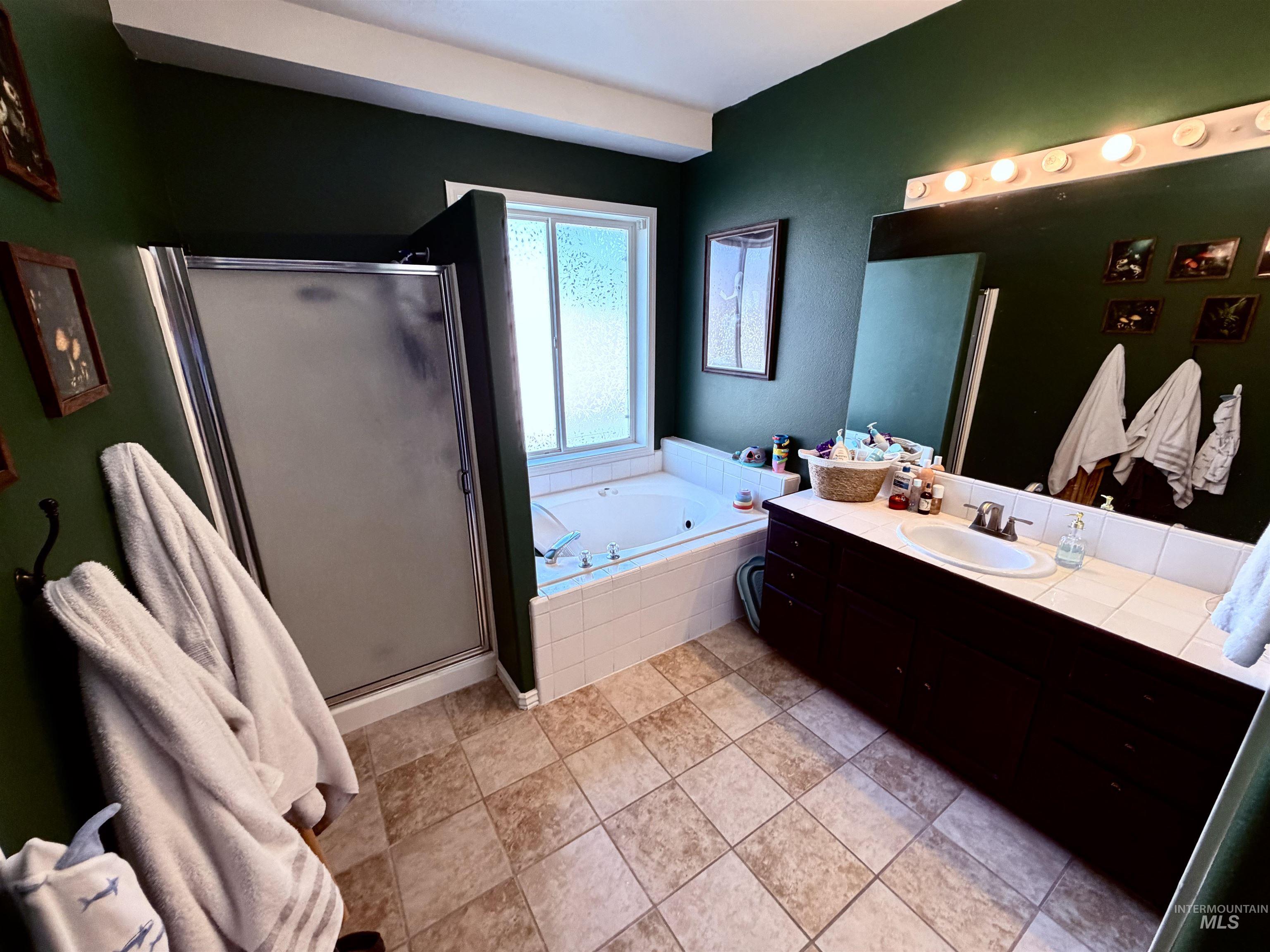 2087 S GULL COVE AVE, Meridian, Idaho 83642, 3 Bedrooms, 2 Bathrooms, Residential For Sale, Price $430,000,MLS 98993809
