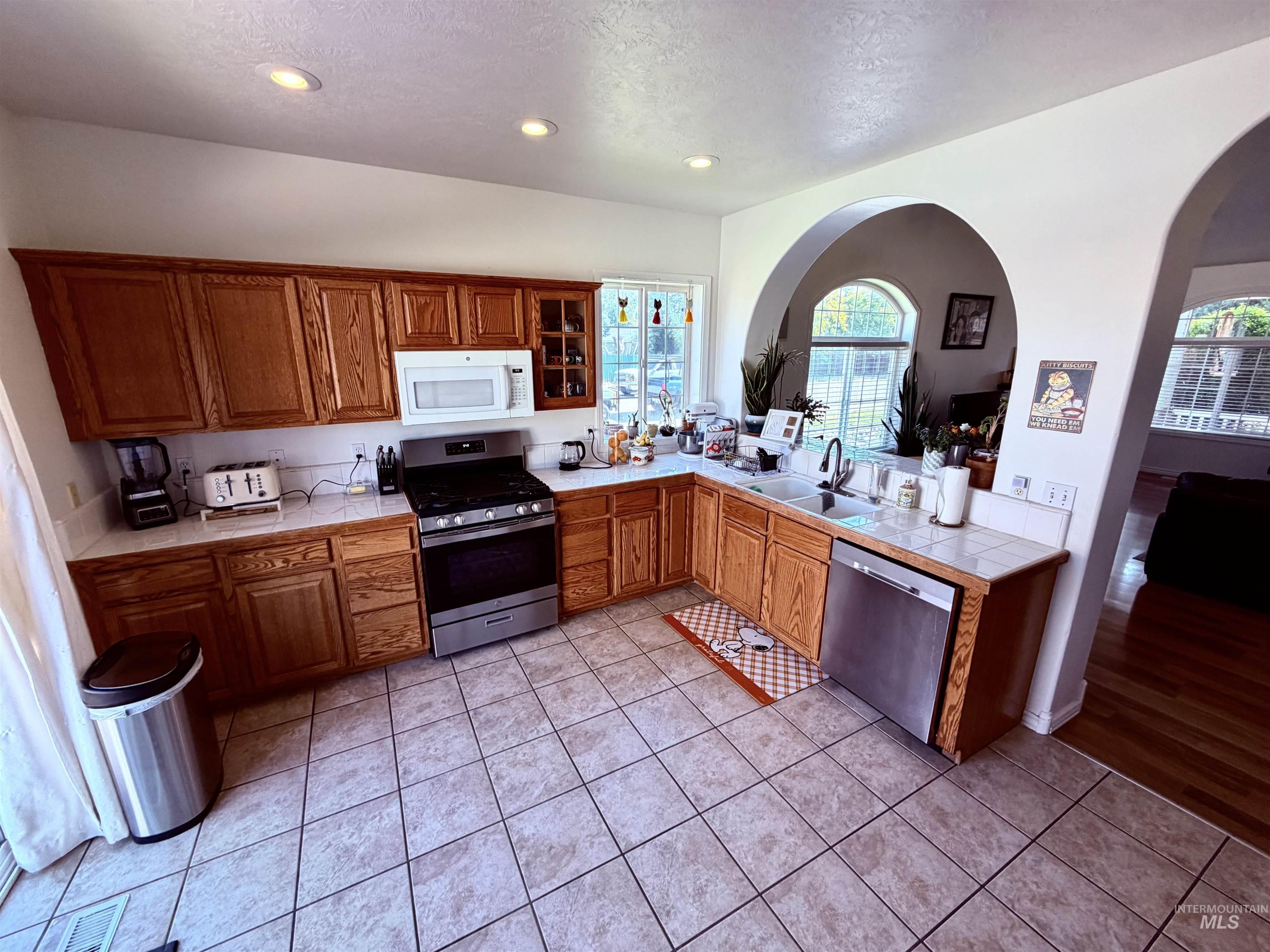 2087 S GULL COVE AVE, Meridian, Idaho 83642, 3 Bedrooms, 2 Bathrooms, Residential For Sale, Price $430,000,MLS 98993809