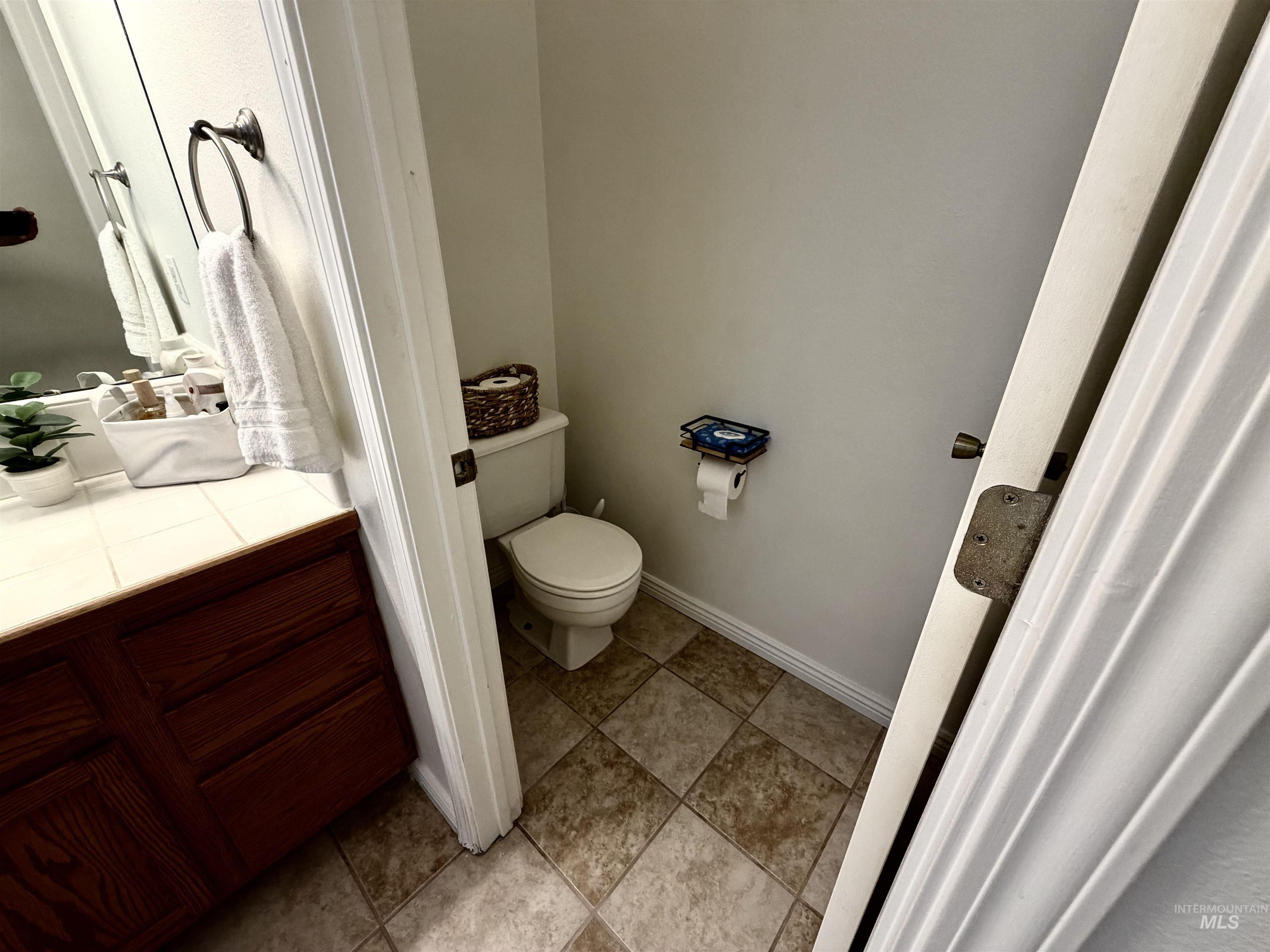 2087 S GULL COVE AVE, Meridian, Idaho 83642, 3 Bedrooms, 2 Bathrooms, Residential For Sale, Price $430,000,MLS 98993809