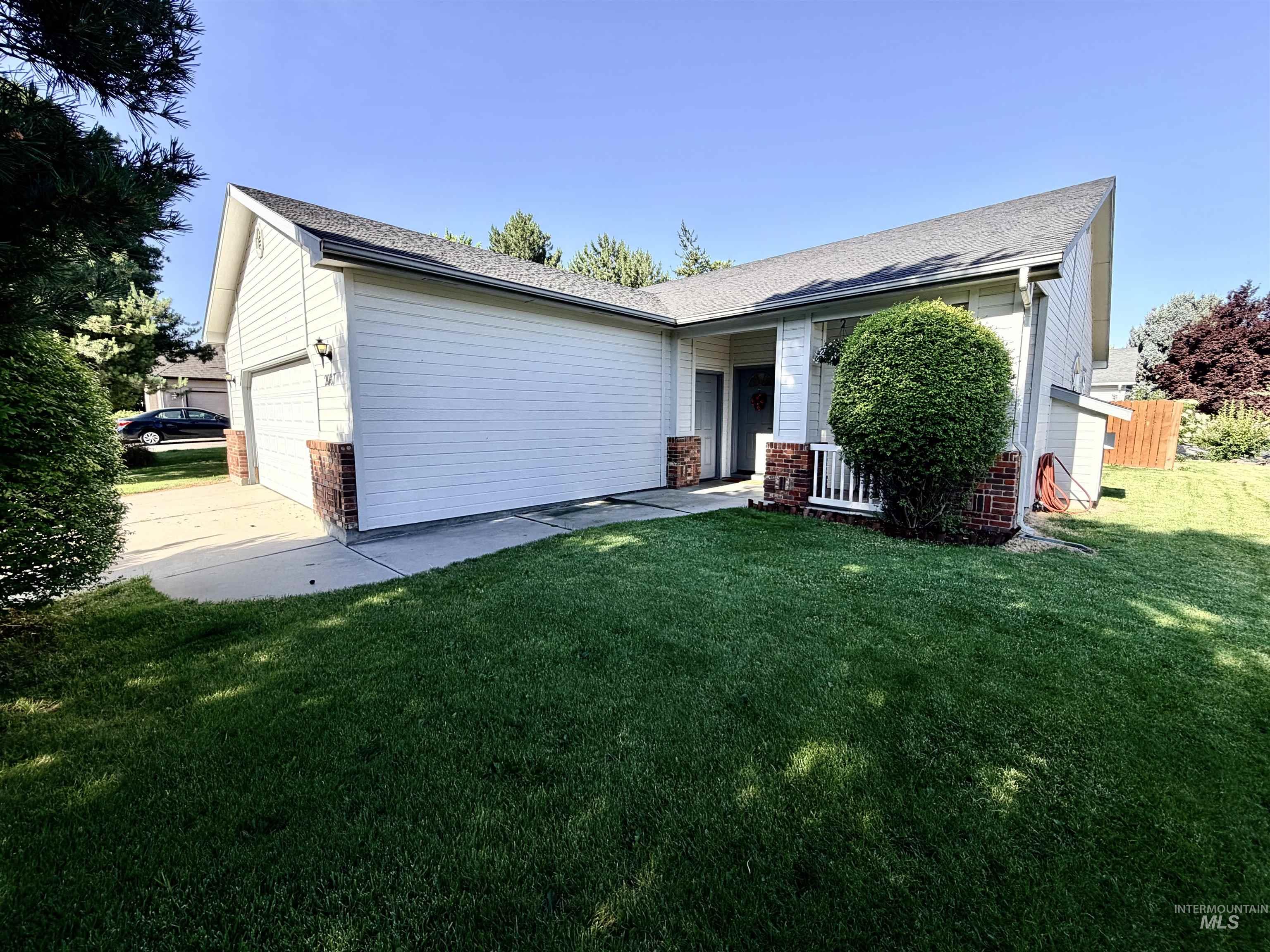 2087 S GULL COVE AVE, Meridian, Idaho 83642, 3 Bedrooms, 2 Bathrooms, Residential For Sale, Price $430,000,MLS 98993809