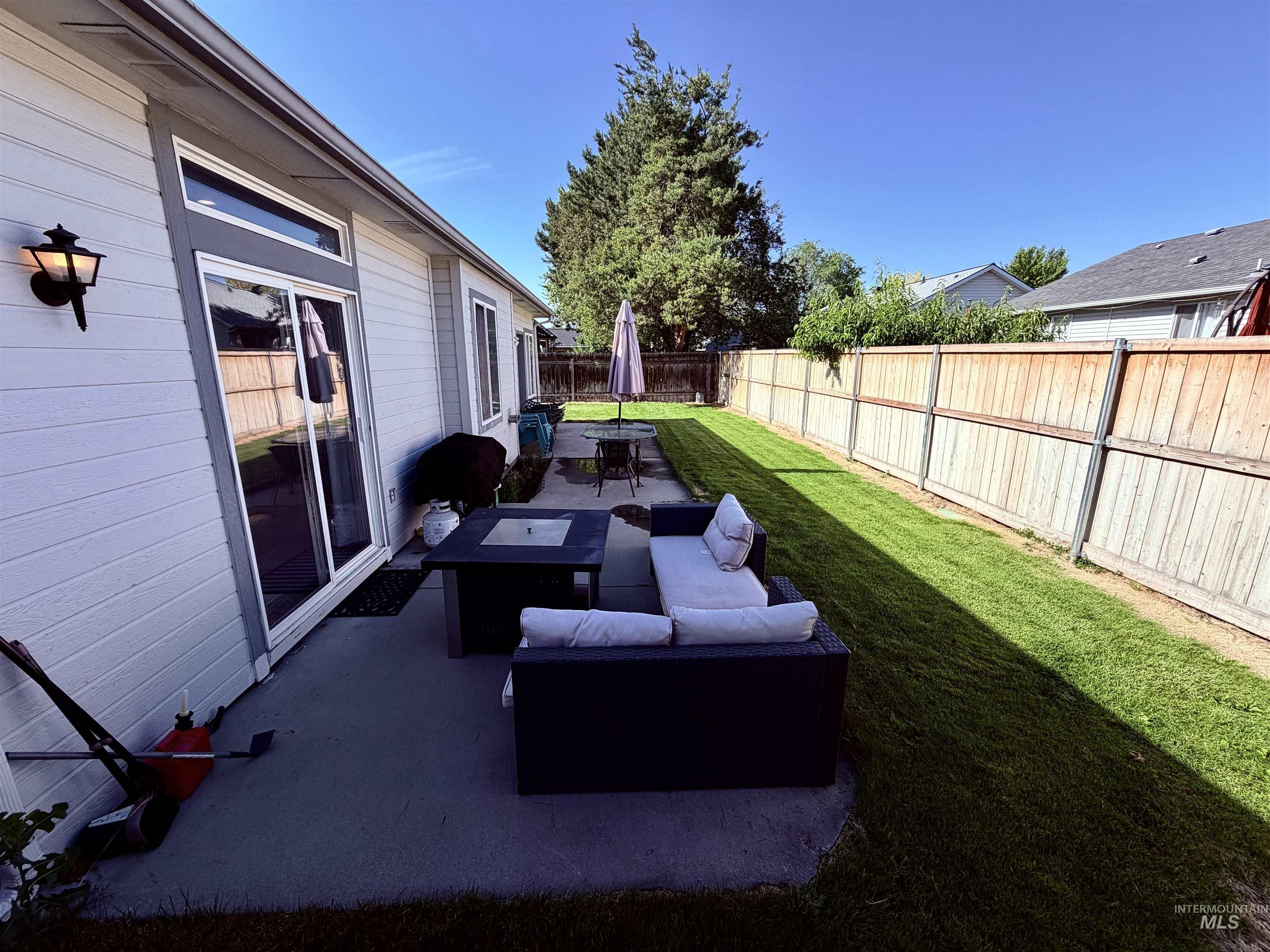 2087 S GULL COVE AVE, Meridian, Idaho 83642, 3 Bedrooms, 2 Bathrooms, Residential For Sale, Price $430,000,MLS 98993809
