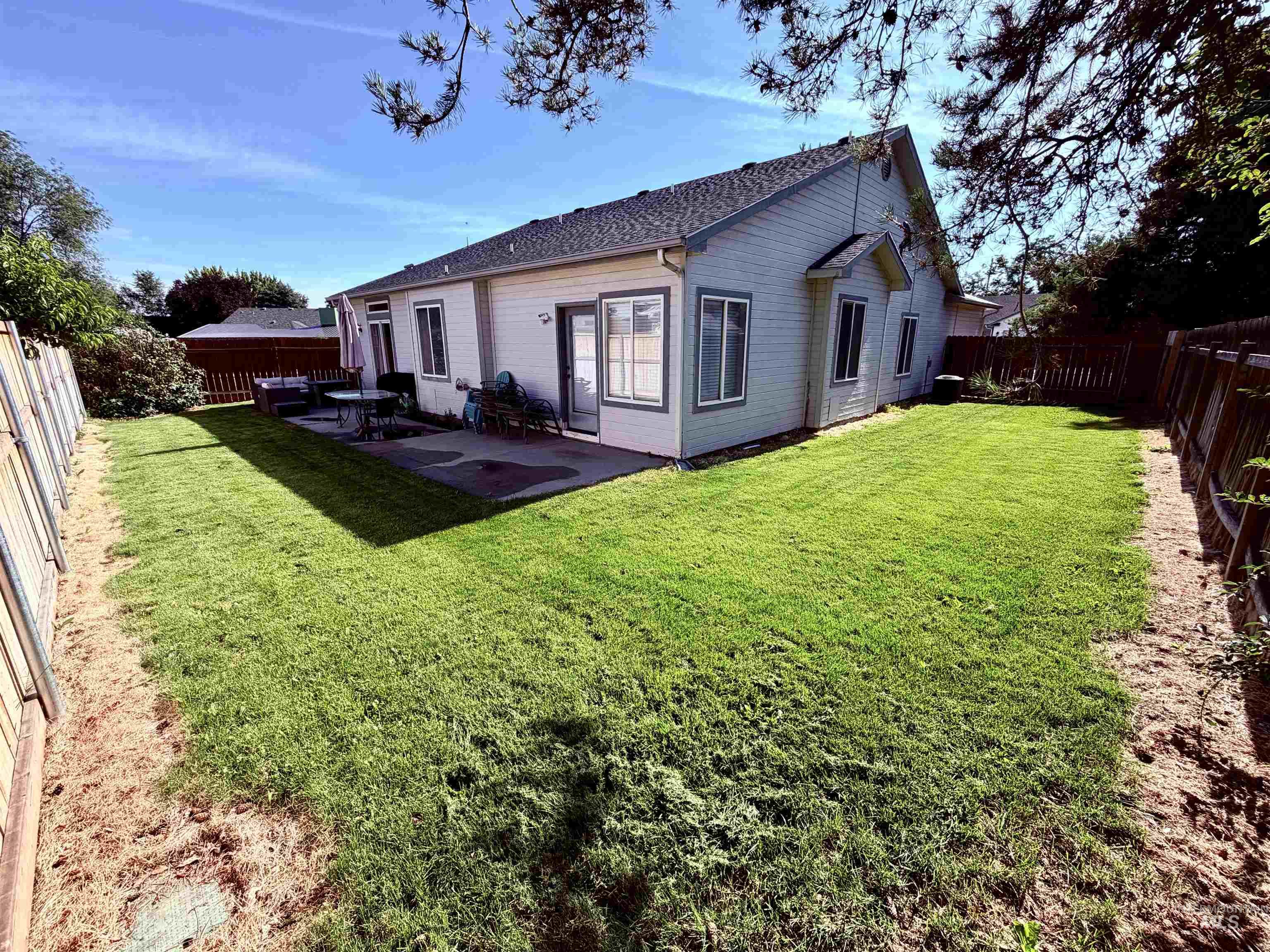 2087 S GULL COVE AVE, Meridian, Idaho 83642, 3 Bedrooms, 2 Bathrooms, Residential For Sale, Price $430,000,MLS 98993809