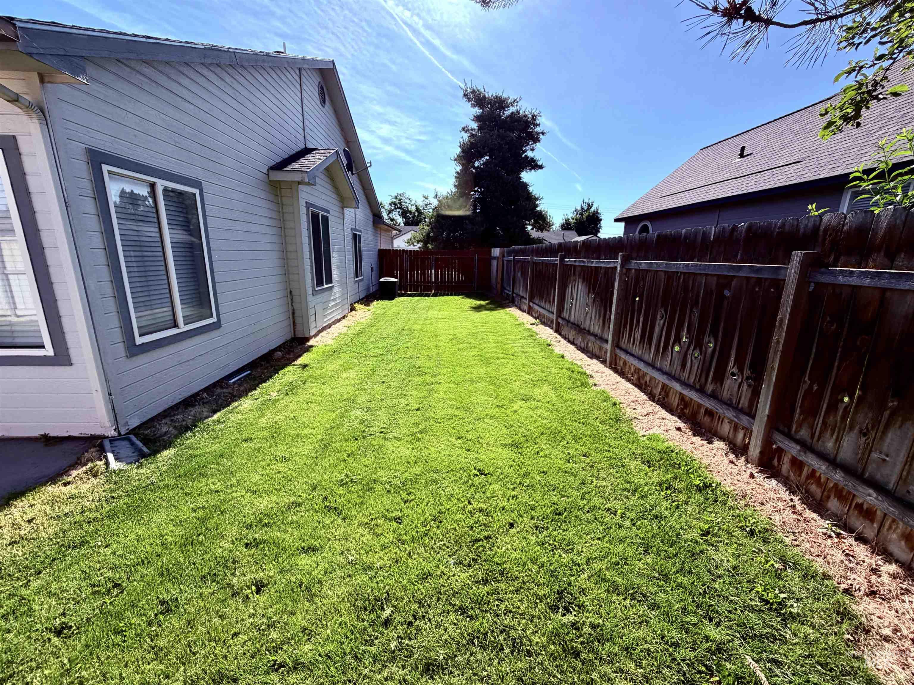 2087 S GULL COVE AVE, Meridian, Idaho 83642, 3 Bedrooms, 2 Bathrooms, Residential For Sale, Price $430,000,MLS 98993809