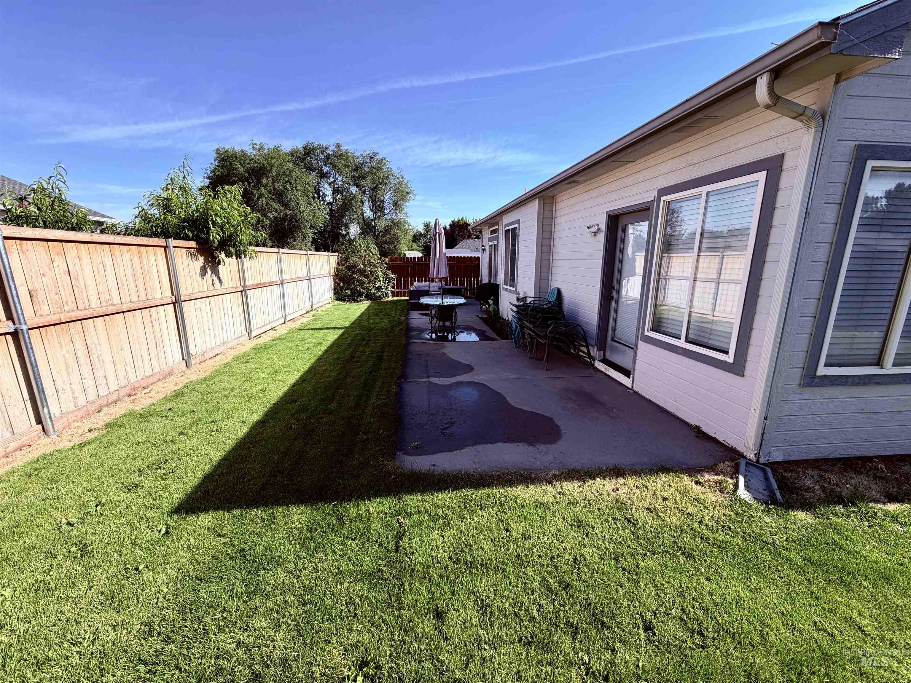 2087 S GULL COVE AVE, Meridian, Idaho 83642, 3 Bedrooms, 2 Bathrooms, Residential For Sale, Price $430,000,MLS 98993809