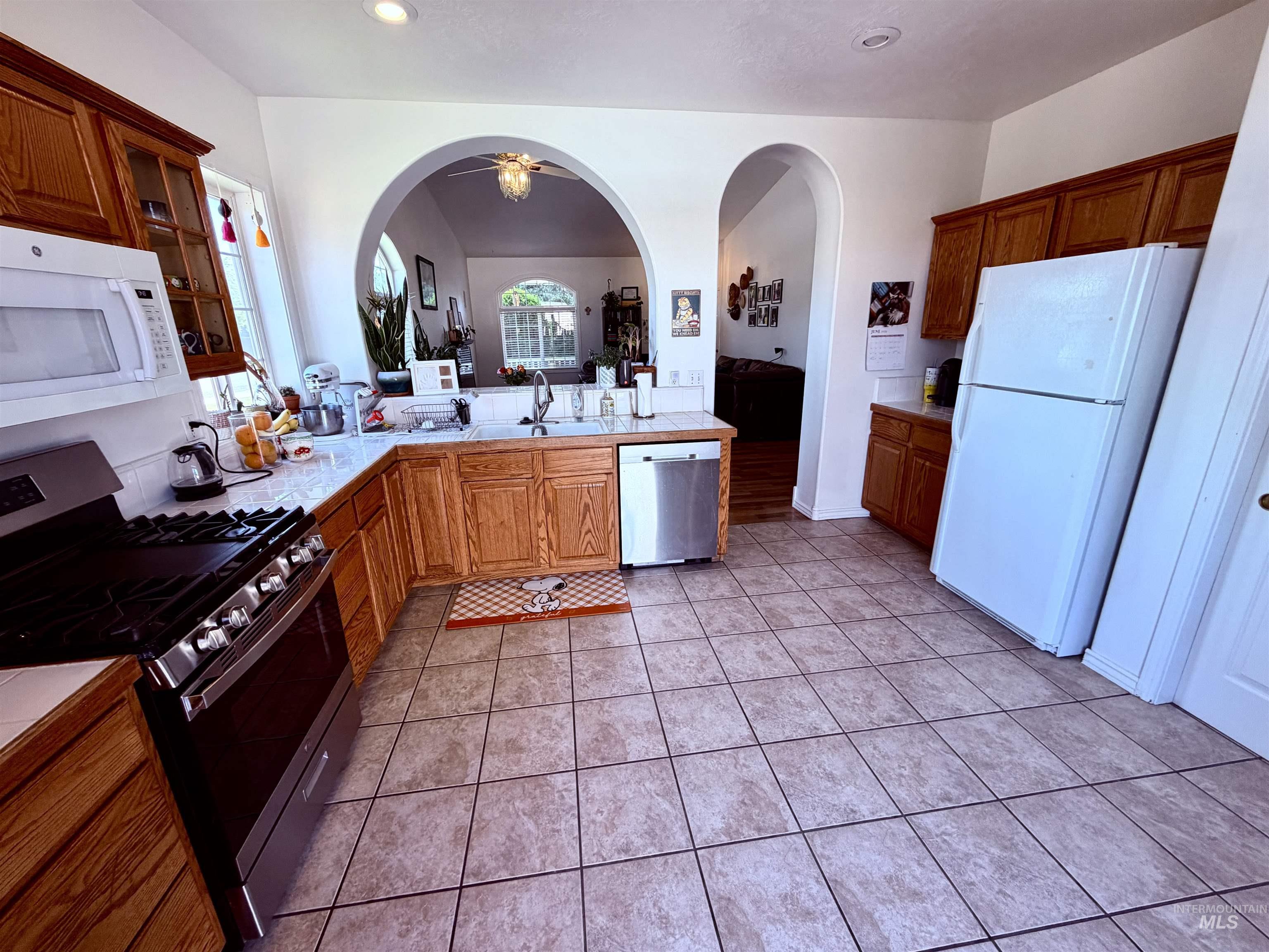 2087 S GULL COVE AVE, Meridian, Idaho 83642, 3 Bedrooms, 2 Bathrooms, Residential For Sale, Price $430,000,MLS 98993809