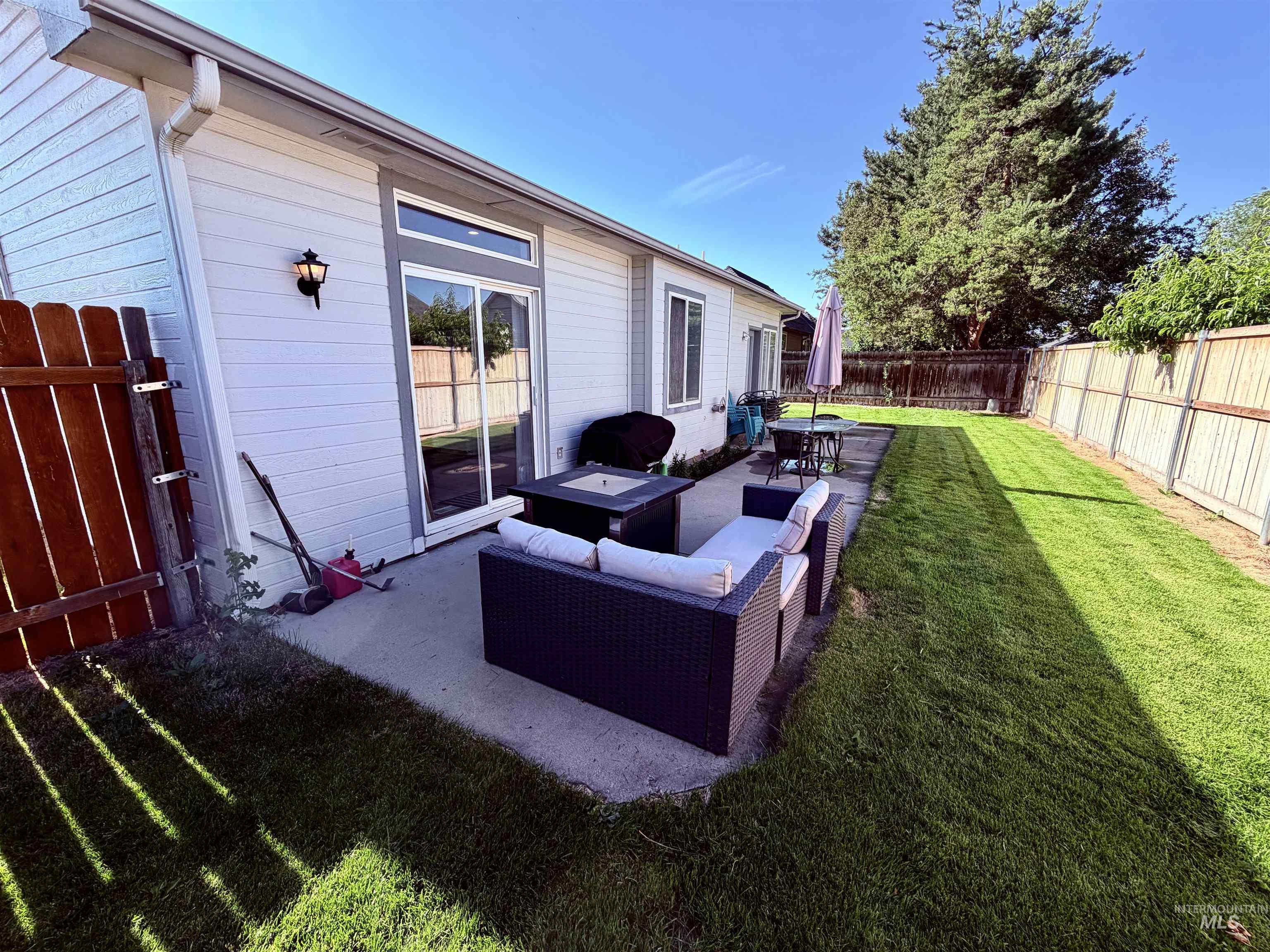2087 S GULL COVE AVE, Meridian, Idaho 83642, 3 Bedrooms, 2 Bathrooms, Residential For Sale, Price $430,000,MLS 98993809
