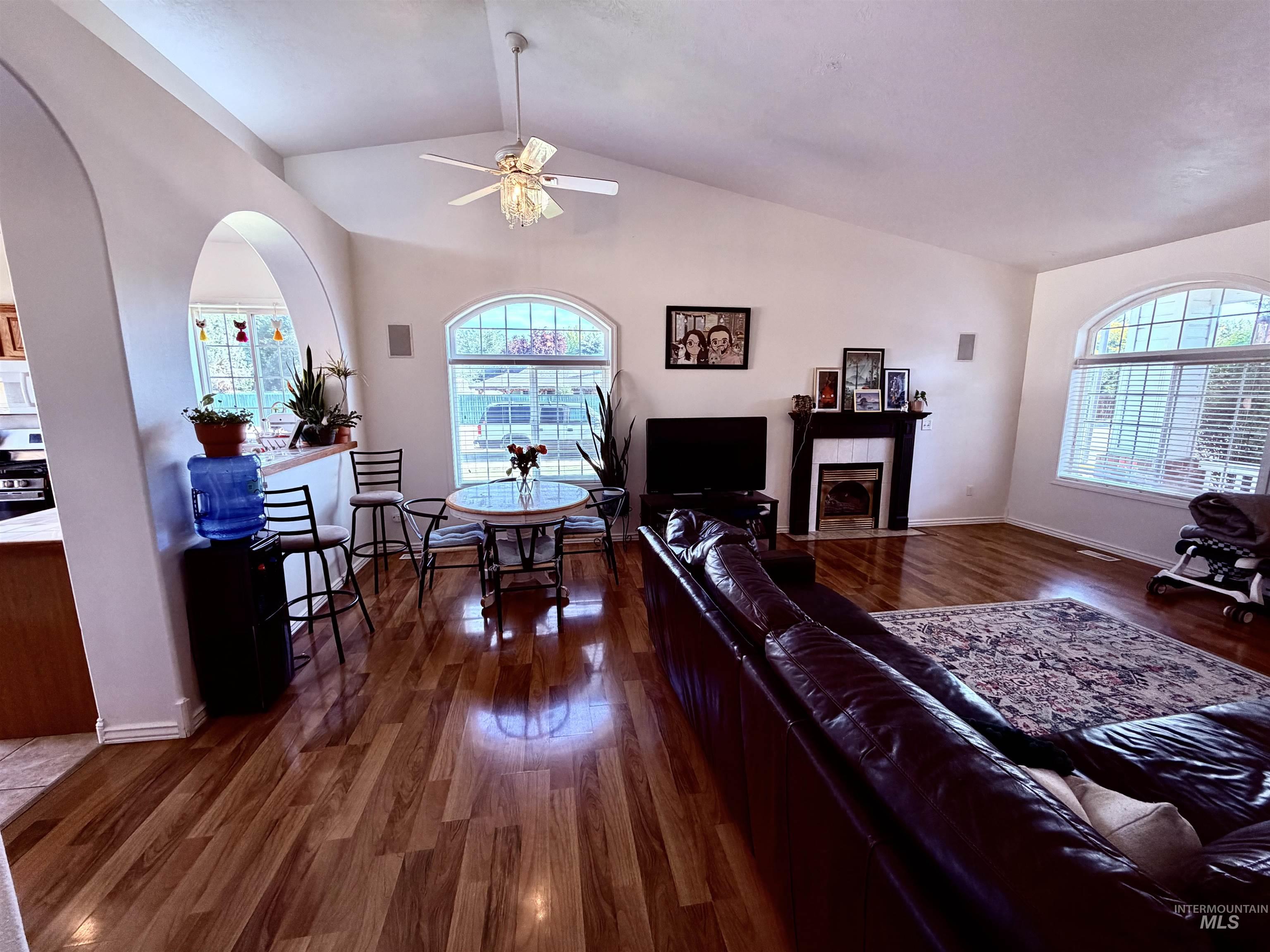 2087 S GULL COVE AVE, Meridian, Idaho 83642, 3 Bedrooms, 2 Bathrooms, Residential For Sale, Price $430,000,MLS 98993809