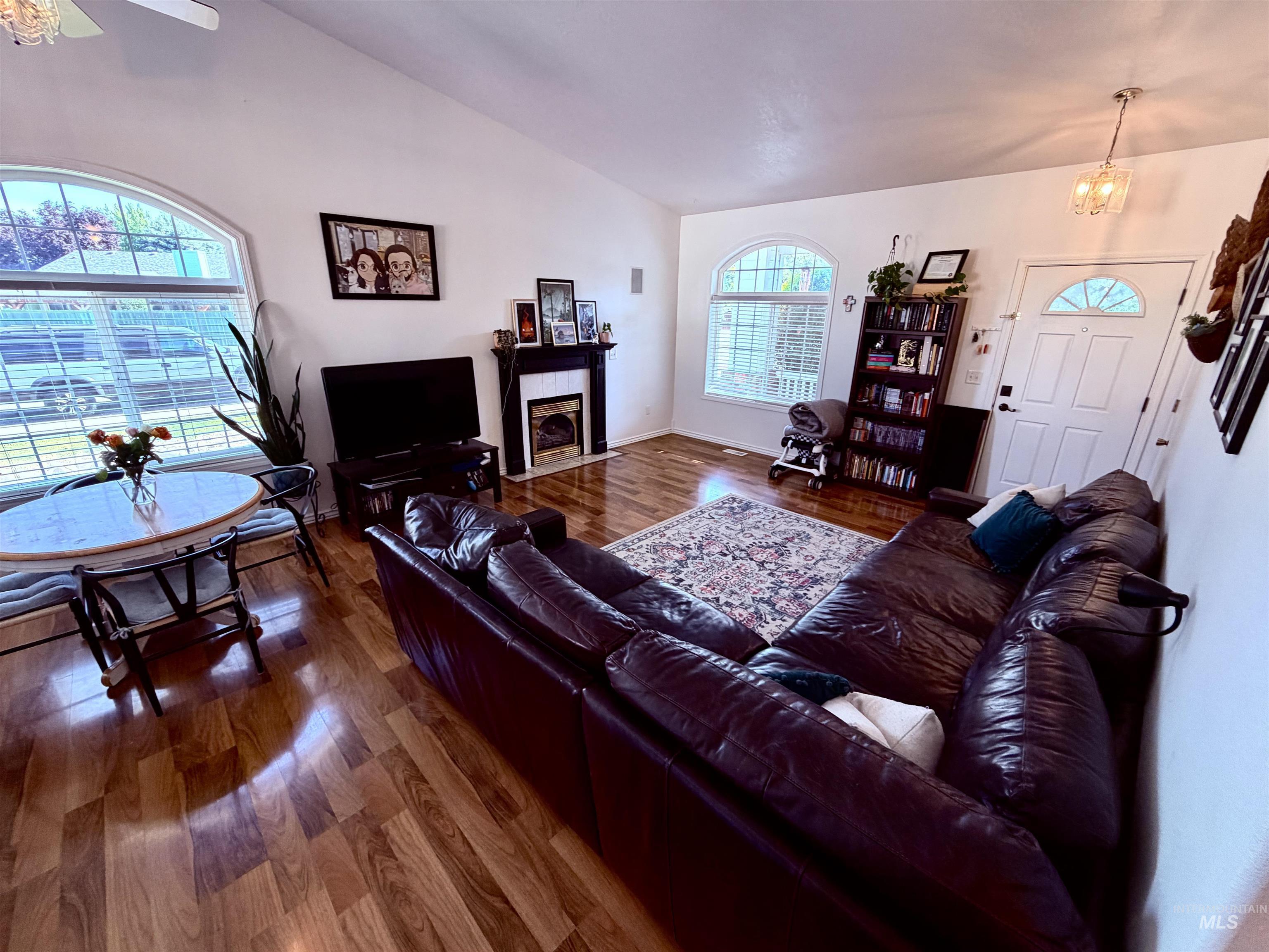2087 S GULL COVE AVE, Meridian, Idaho 83642, 3 Bedrooms, 2 Bathrooms, Residential For Sale, Price $430,000,MLS 98993809