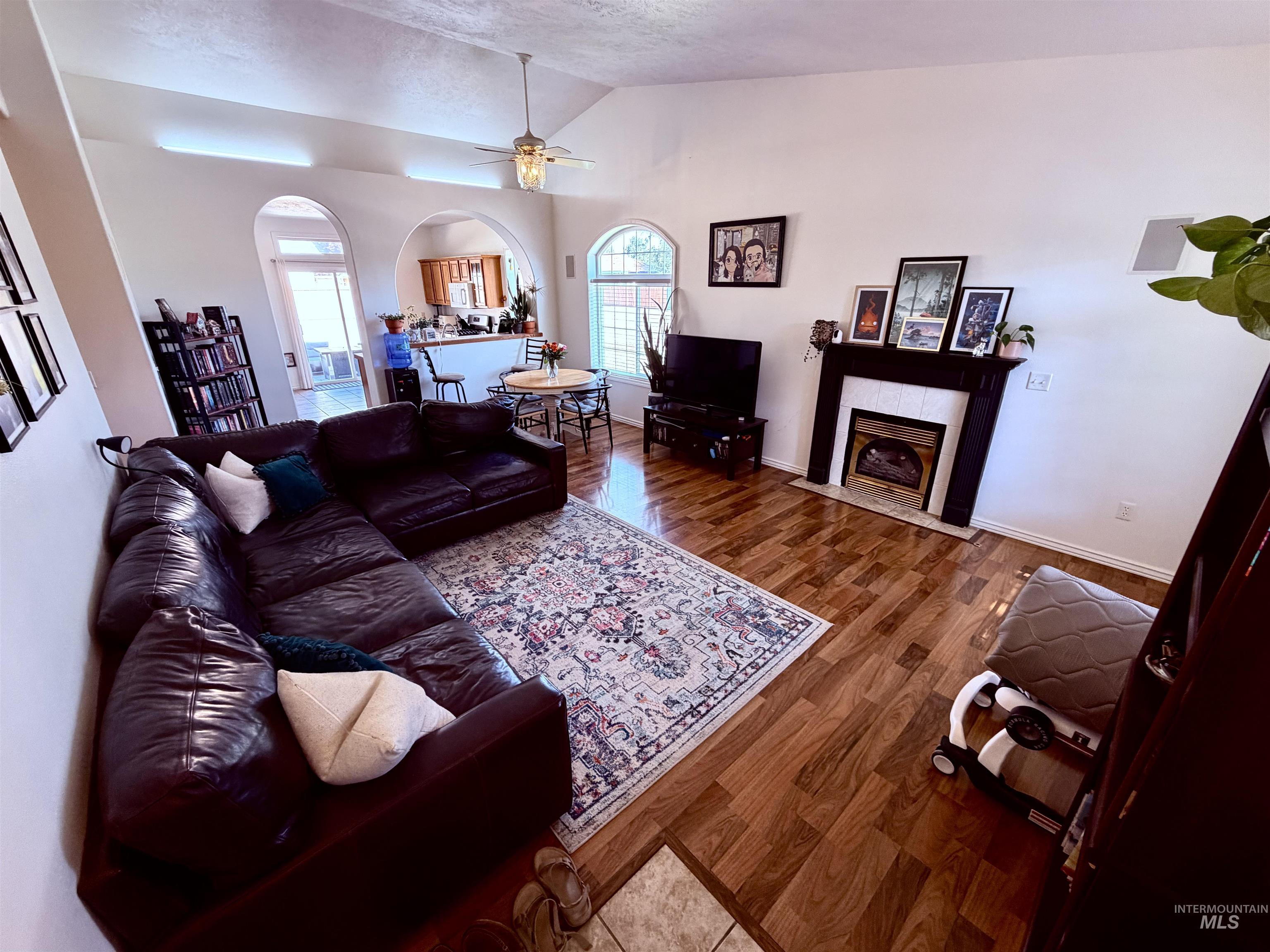 2087 S GULL COVE AVE, Meridian, Idaho 83642, 3 Bedrooms, 2 Bathrooms, Residential For Sale, Price $430,000,MLS 98993809