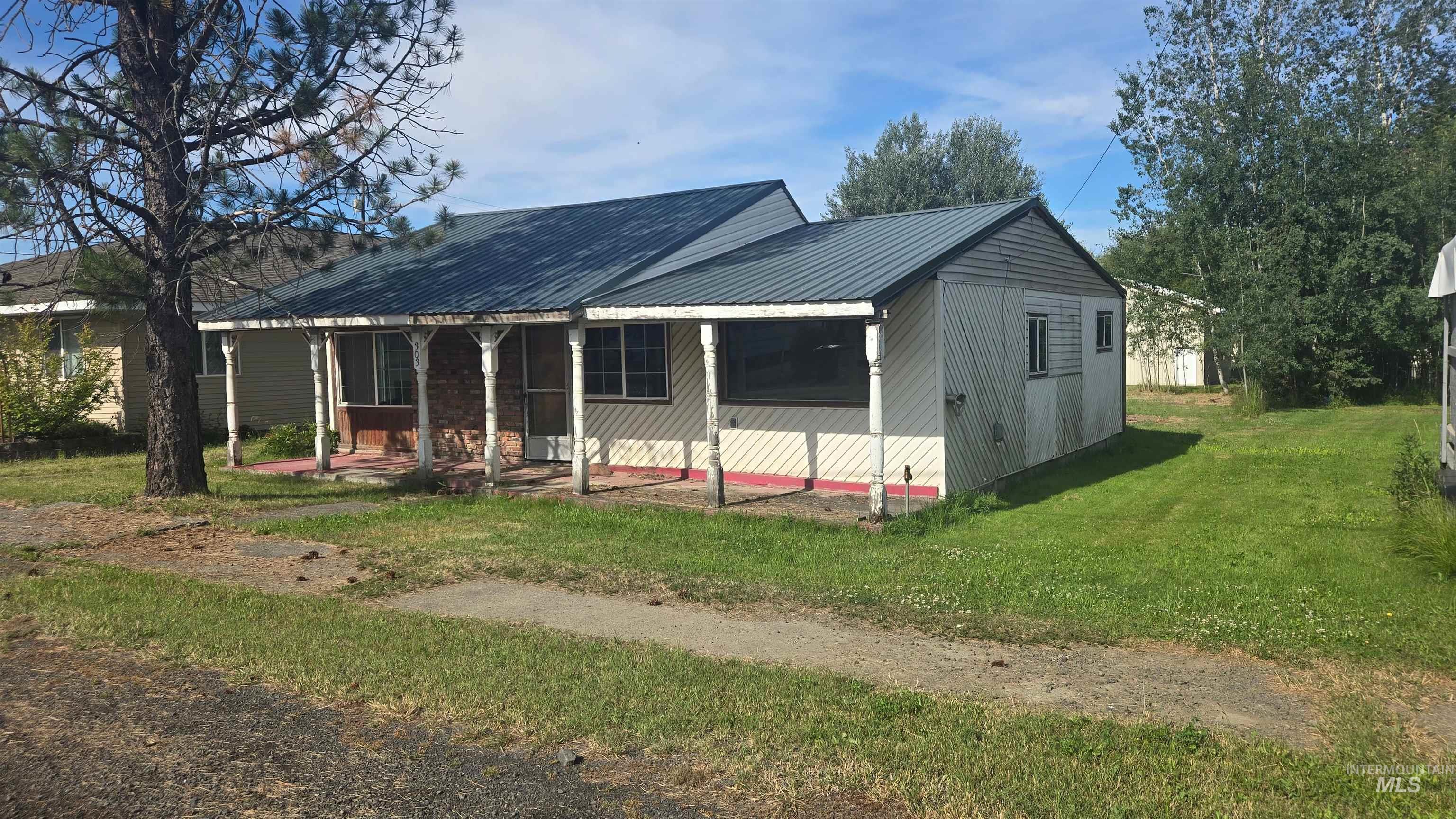 303 3rd Ave, Bovill, Idaho 83806, 1 Bedroom, 1 Bathroom, Residential For Sale, Price $120,000,MLS 98993829