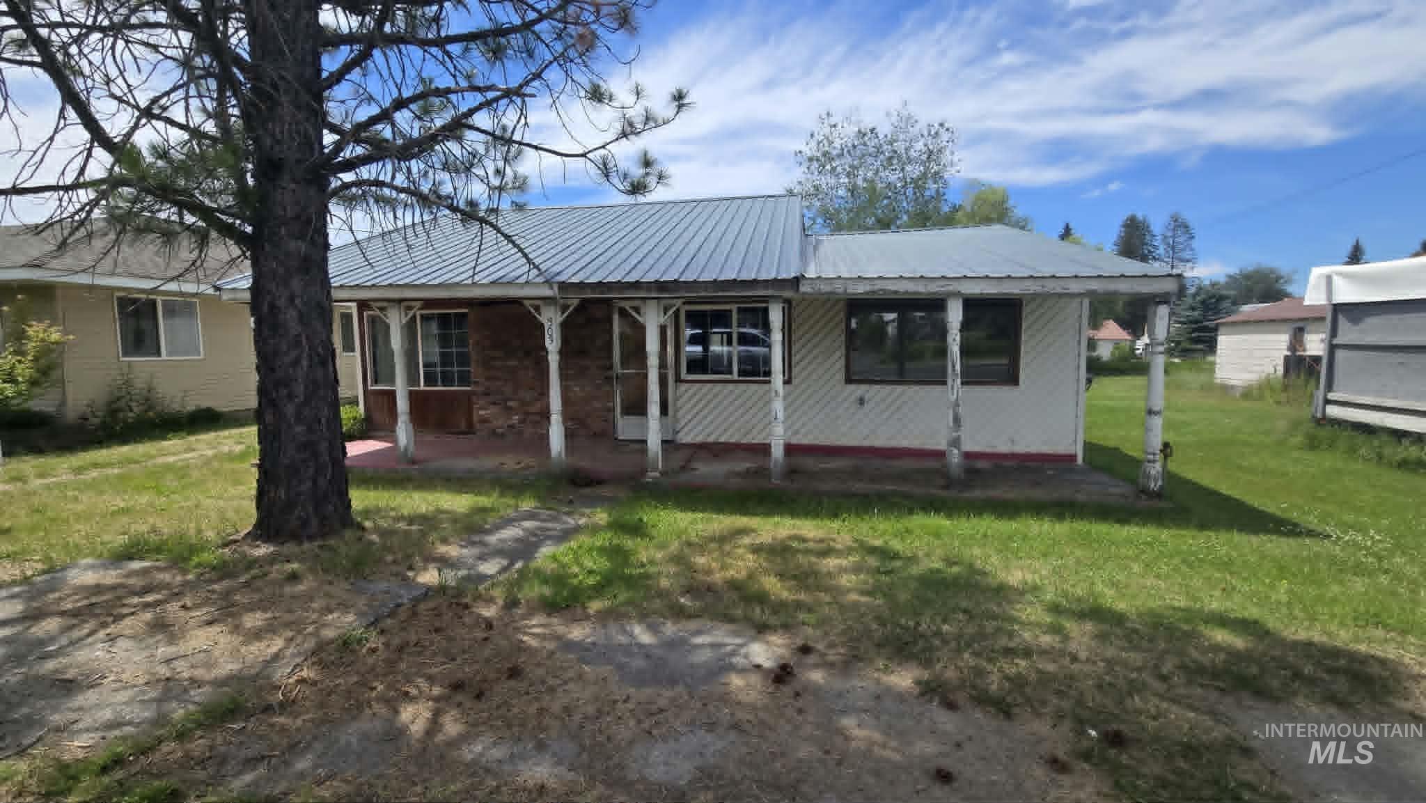 303 3rd Ave, Bovill, Idaho 83806, 1 Bedroom, 1 Bathroom, Residential For Sale, Price $120,000,MLS 98993829