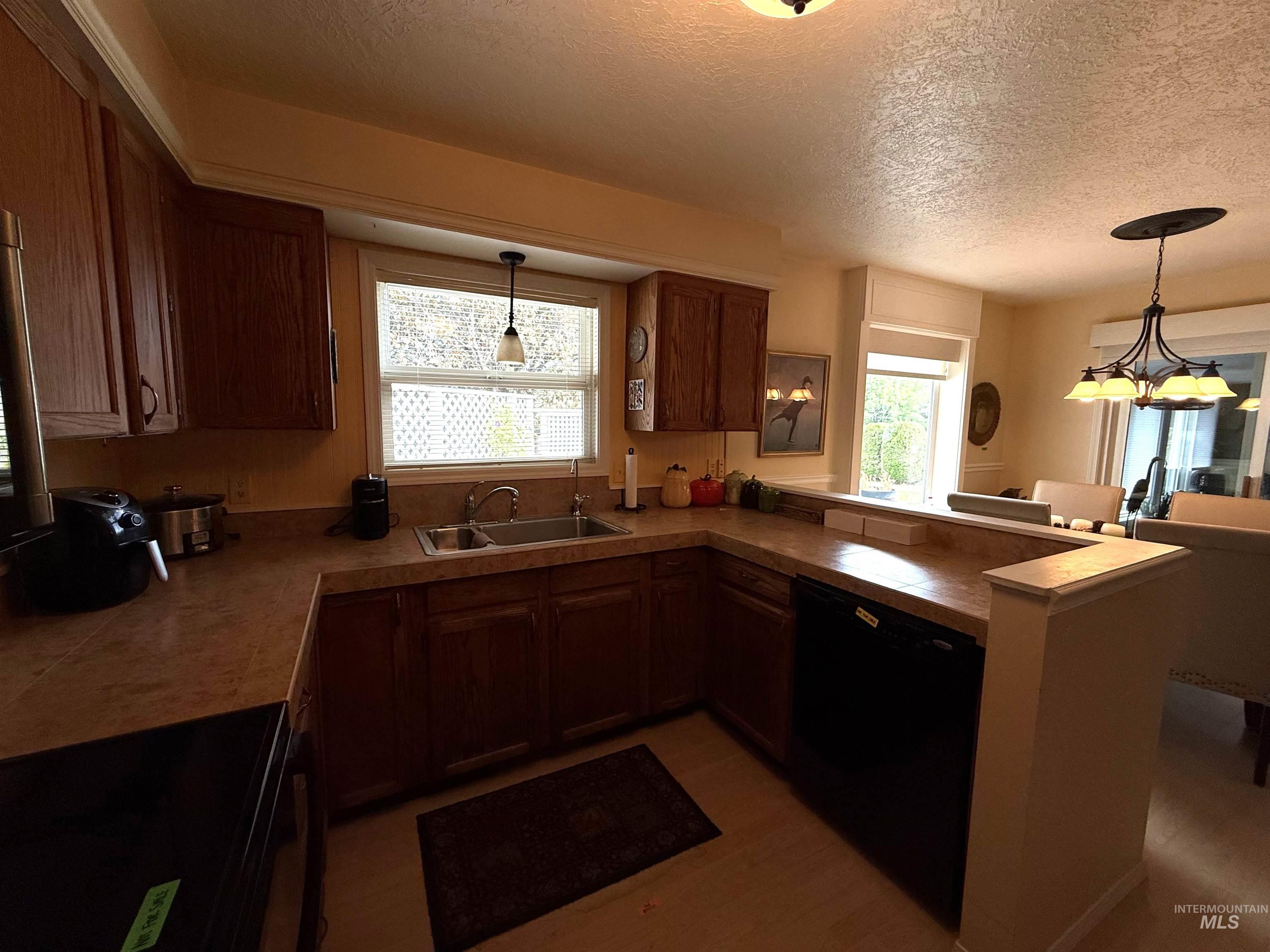 2561 Indian Trail, Twin Falls, Idaho 83301, 3 Bedrooms, 2 Bathrooms, Residential For Sale, Price $374,500,MLS 98993838