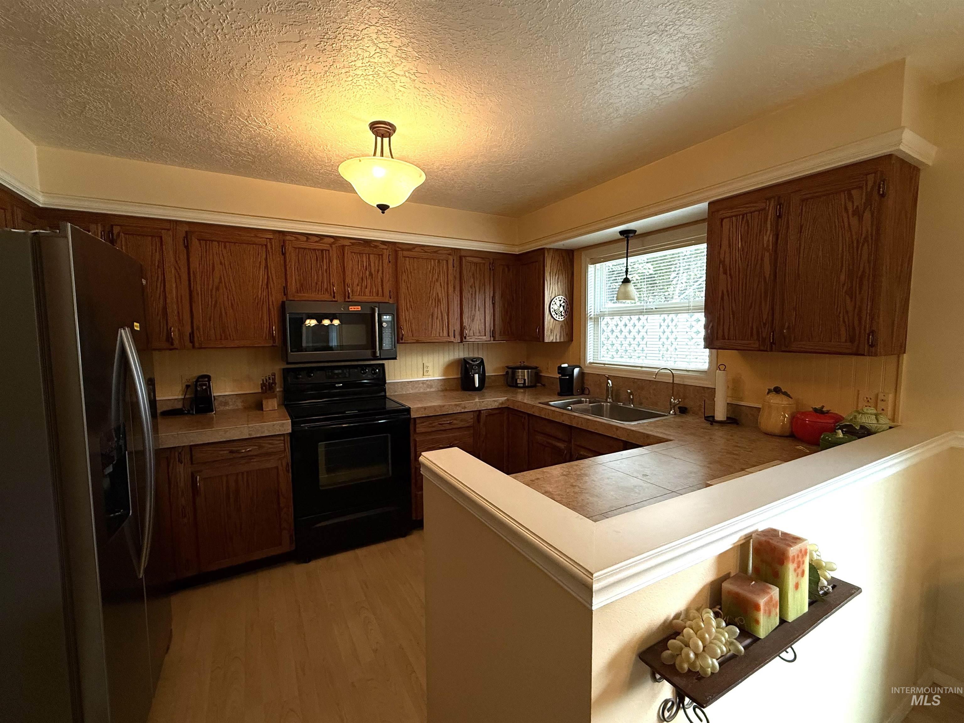 2561 Indian Trail, Twin Falls, Idaho 83301, 3 Bedrooms, 2 Bathrooms, Residential For Sale, Price $374,500,MLS 98993838