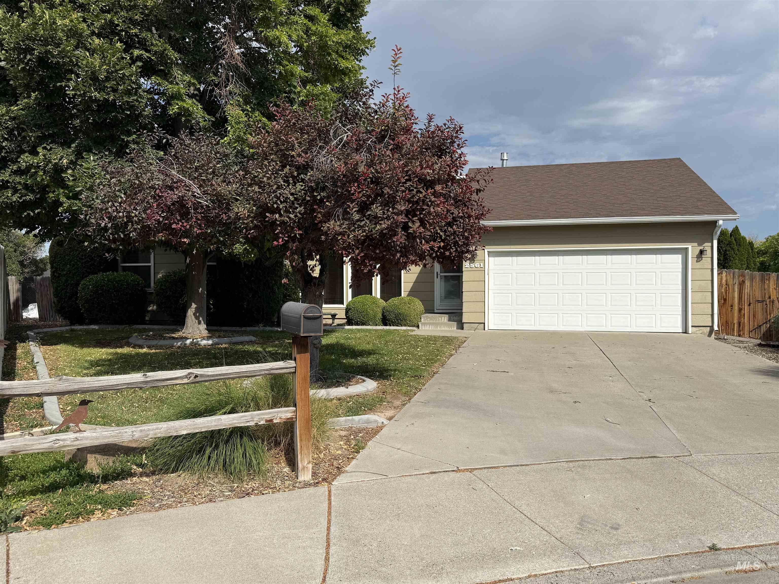 2561 Indian Trail, Twin Falls, Idaho 83301, 3 Bedrooms, 2 Bathrooms, Residential For Sale, Price $374,500,MLS 98993838