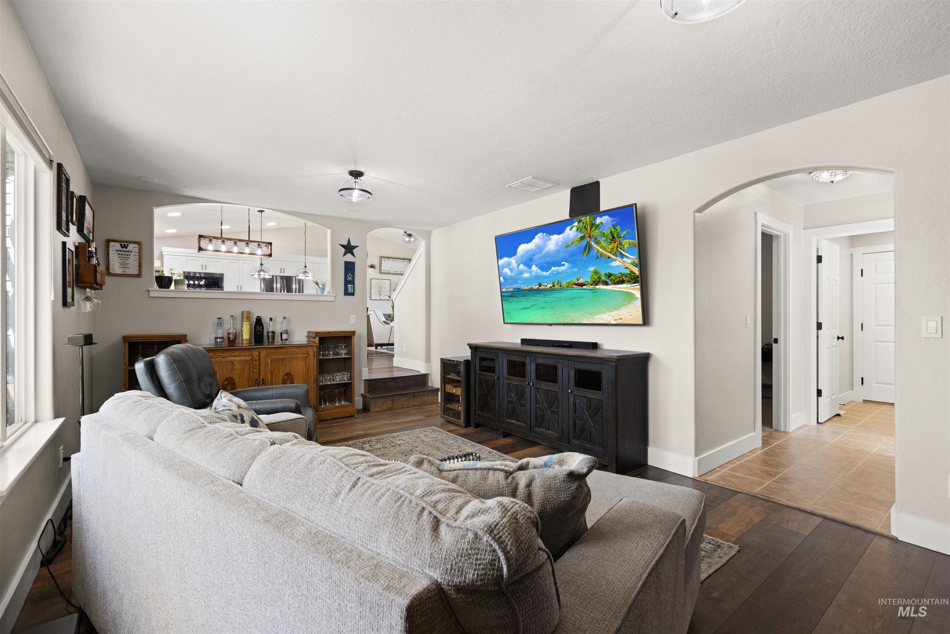 1827 W Lonesome Dove, Meridian, Idaho 83646, 4 Bedrooms, 3 Bathrooms, Residential For Sale, Price $574,900,MLS 98993840
