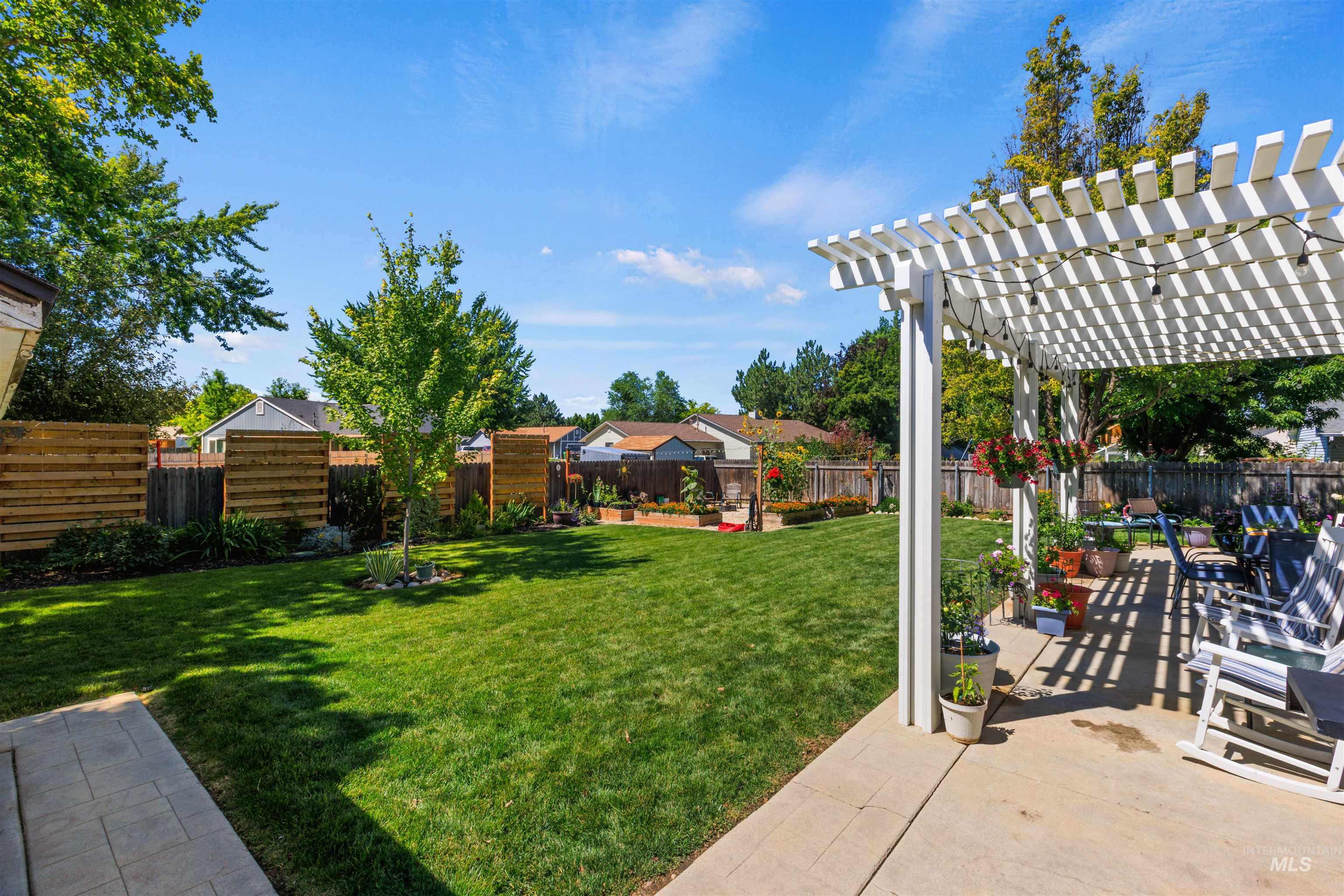 1827 W Lonesome Dove, Meridian, Idaho 83646, 4 Bedrooms, 3 Bathrooms, Residential For Sale, Price $574,900,MLS 98993840